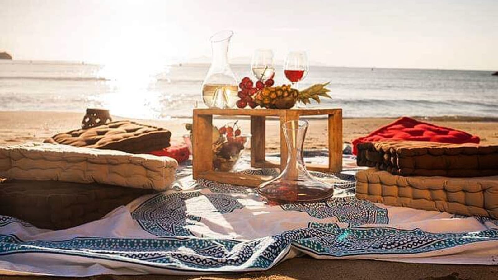 2-Hour Mykonos Beach Wine Tasting with Sunset and Greek Mythology