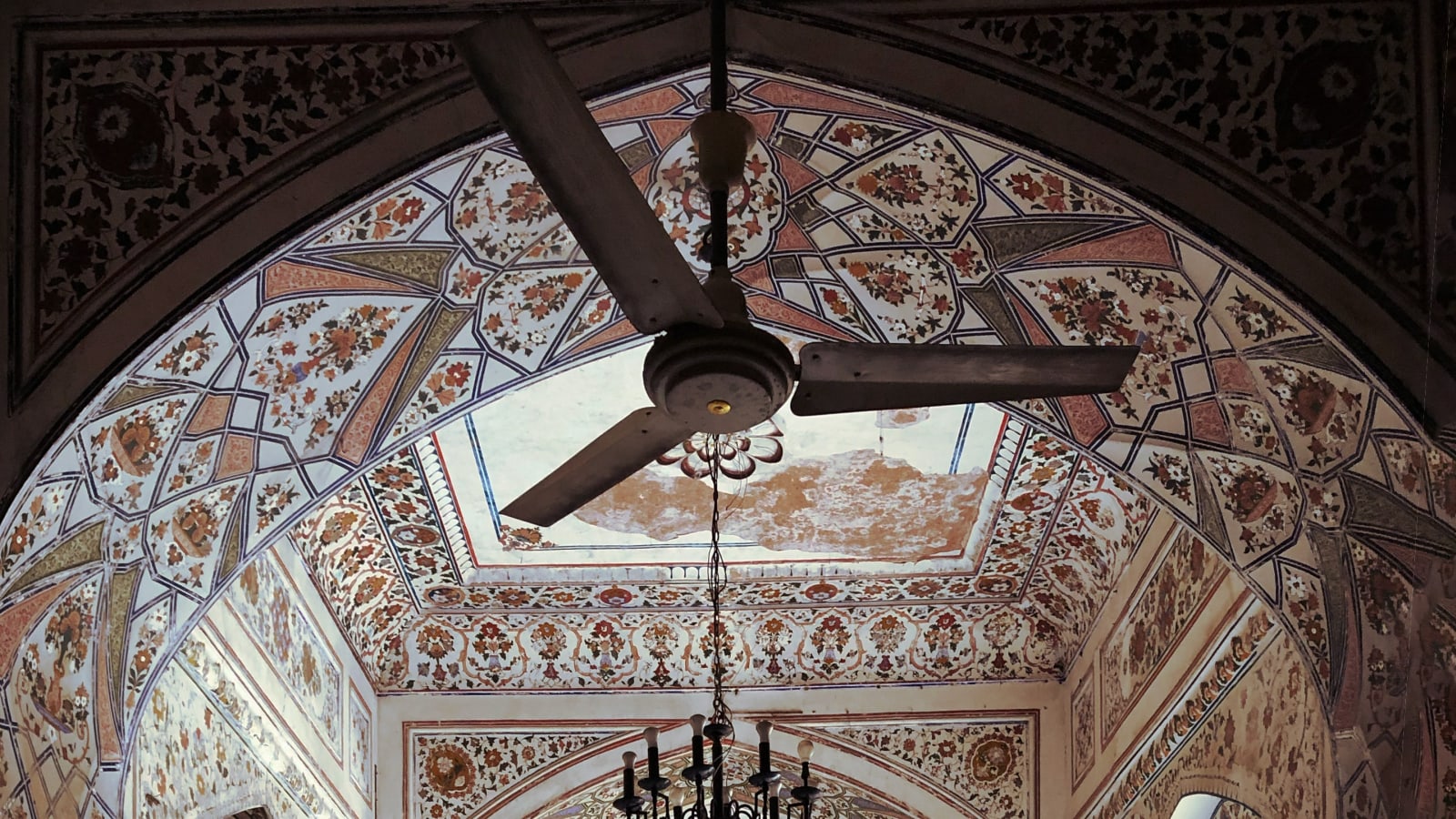 4-Hour Private Walking Tour of Peshawar with Historic City Landmarks