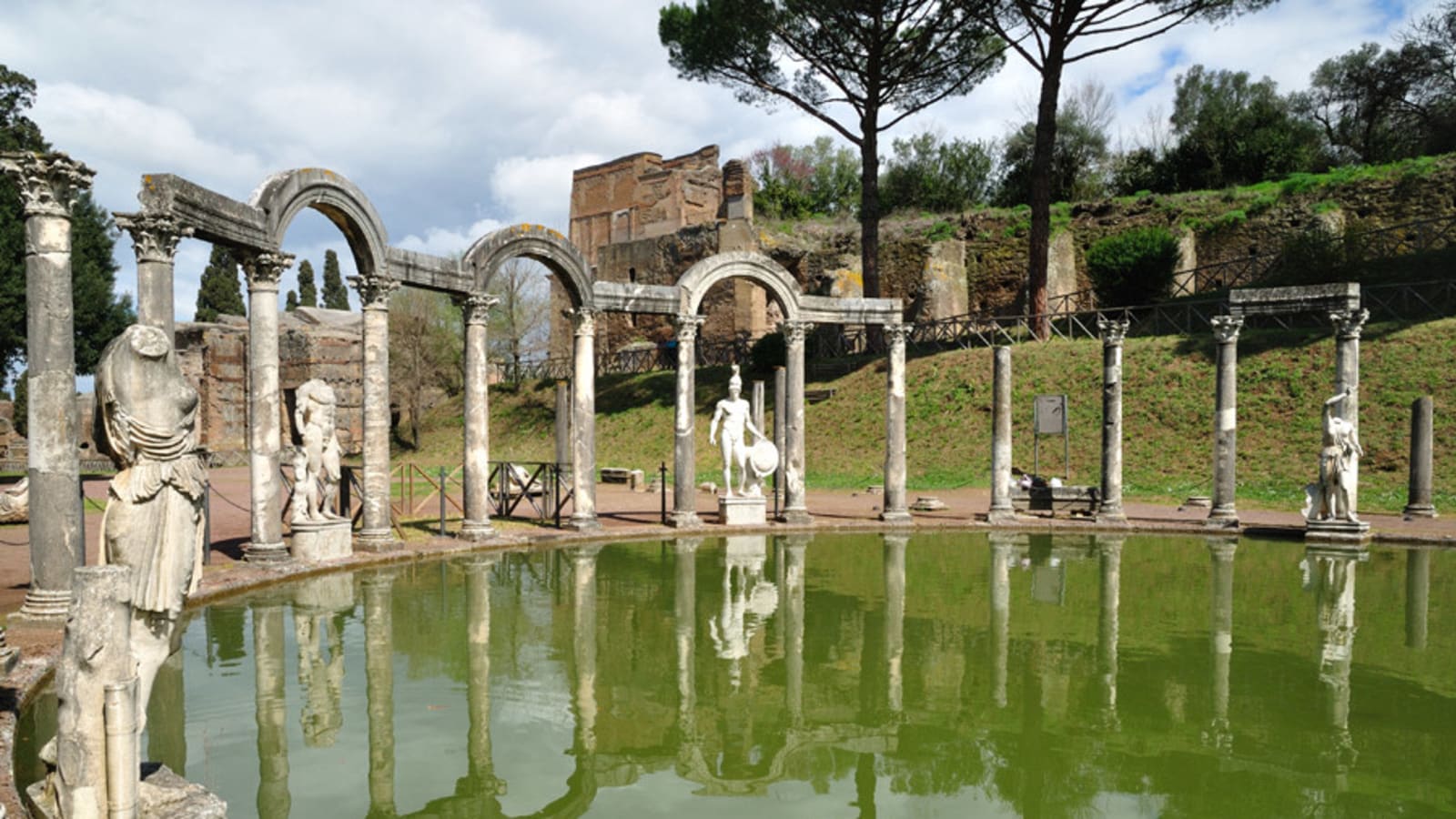 8-Hour Tivoli Villas Tour with Hadrian's Villa and Villa d'Este