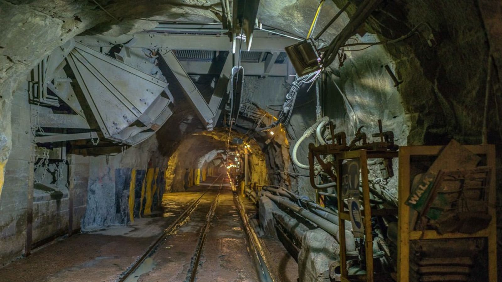 8-Hour Diamond Mine Tour in Pretoria with 763 m Underground Visit