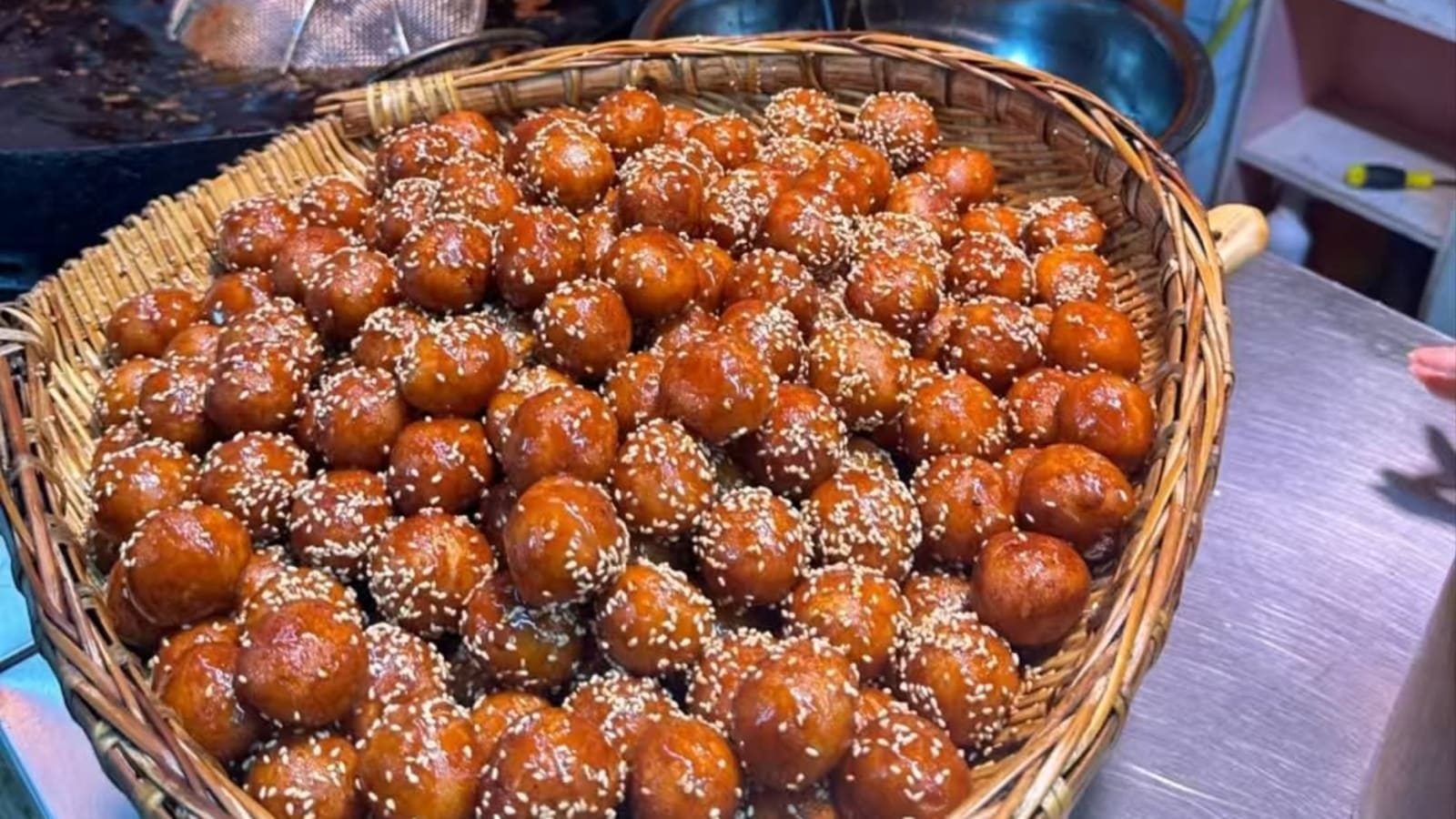 2-Hour Chengdu Walking Food Tour in Yulin with Local Lifestyle
