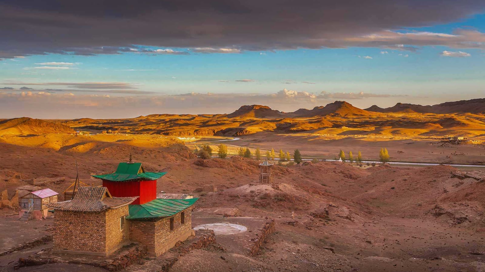 10-Day Gobi Desert and Orkhon Valley Tour with Nomadic Experiences