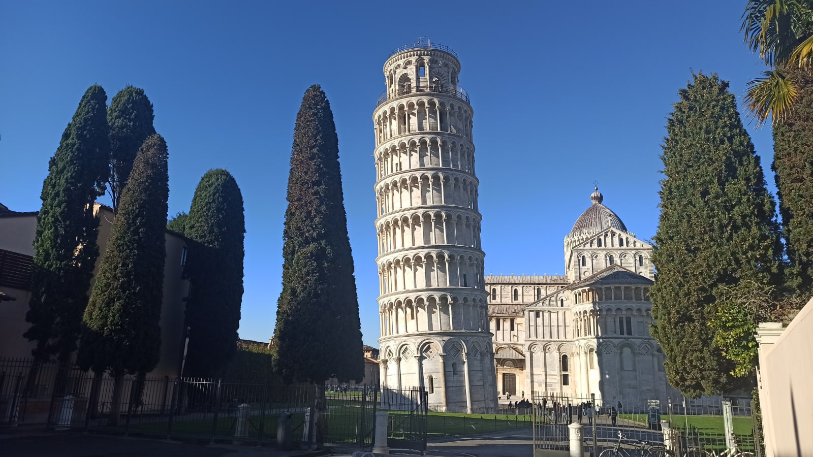 1-Day Pisa and Lucca Tour with Tuscan Farm Wine Tasting