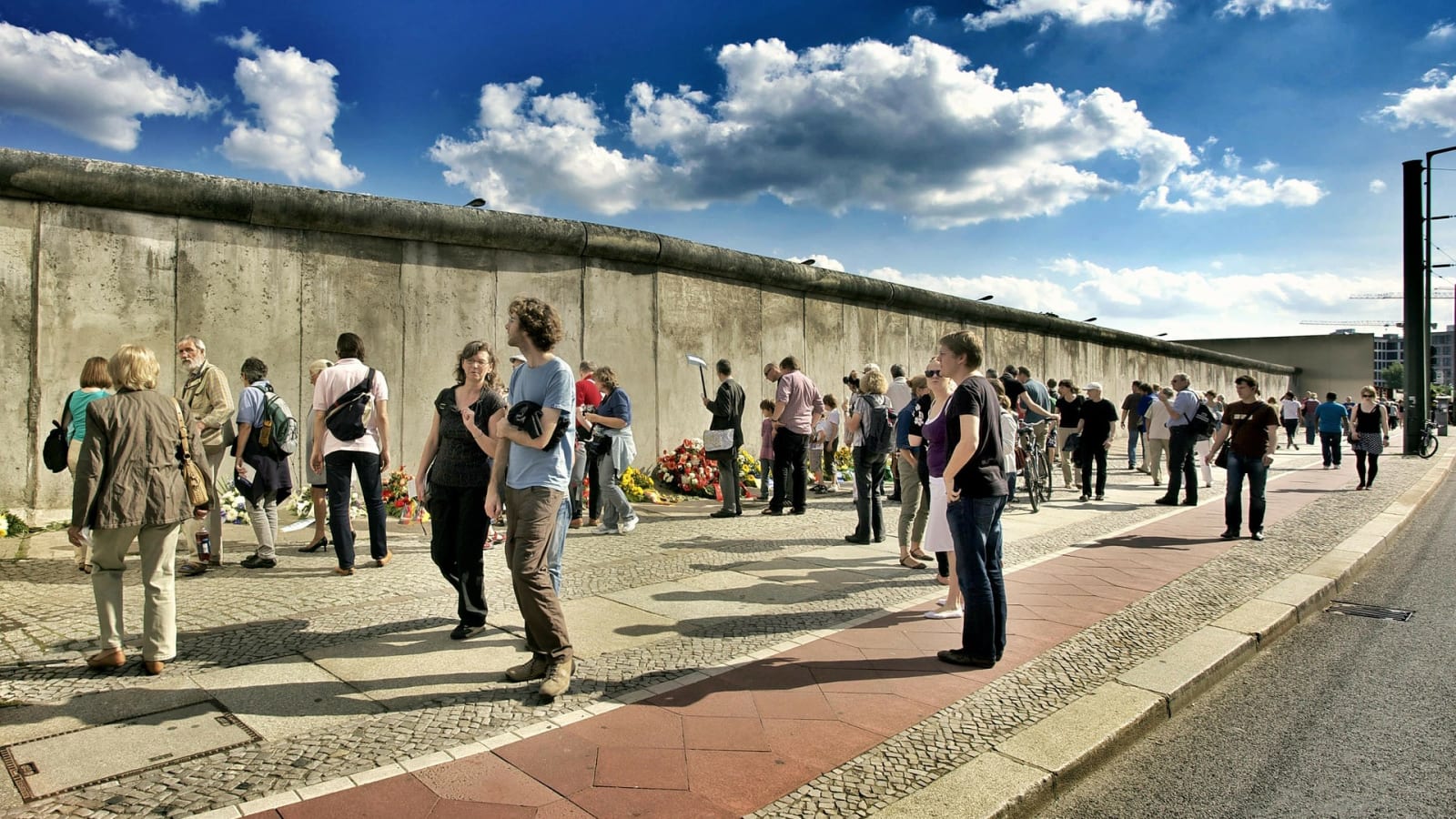 3-Hour Berlin Wall Walk in Berlin with Potsdamer to Leipziger Platz