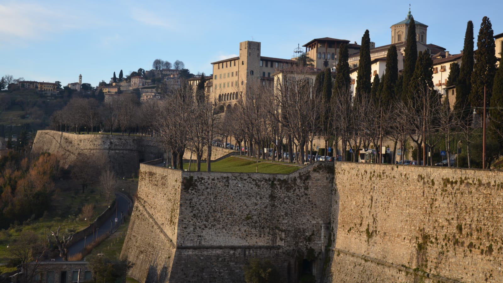 2-Hour Bergamo Walking Tour with Piazza Vecchia and Basilica Visit
