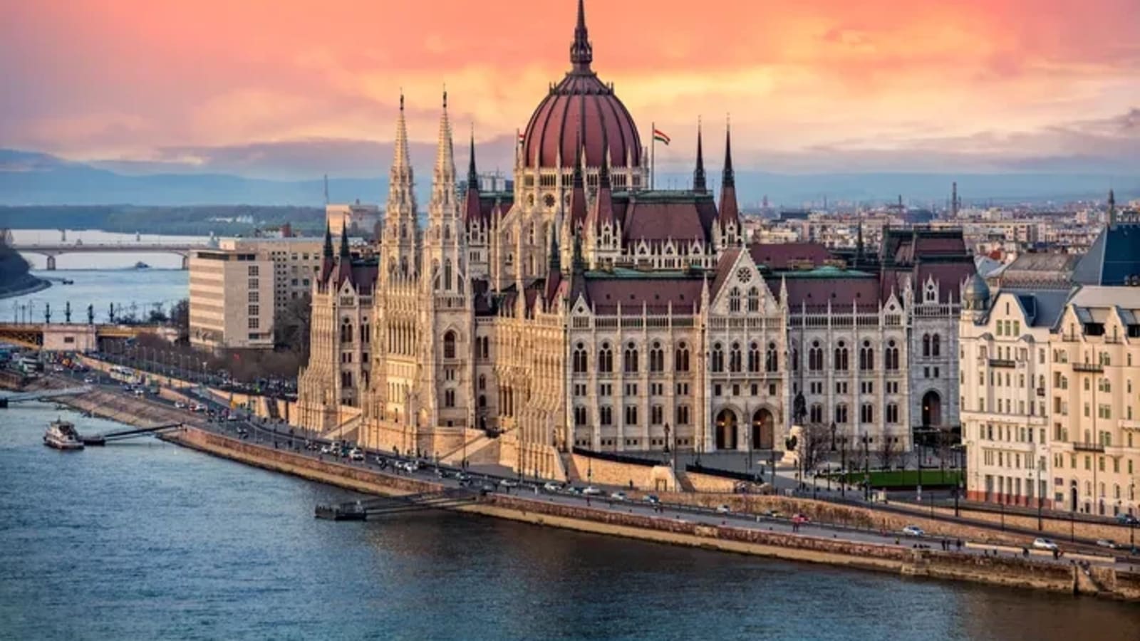 4-Hour Budapest Walking Tour with a Local and Hidden Gems