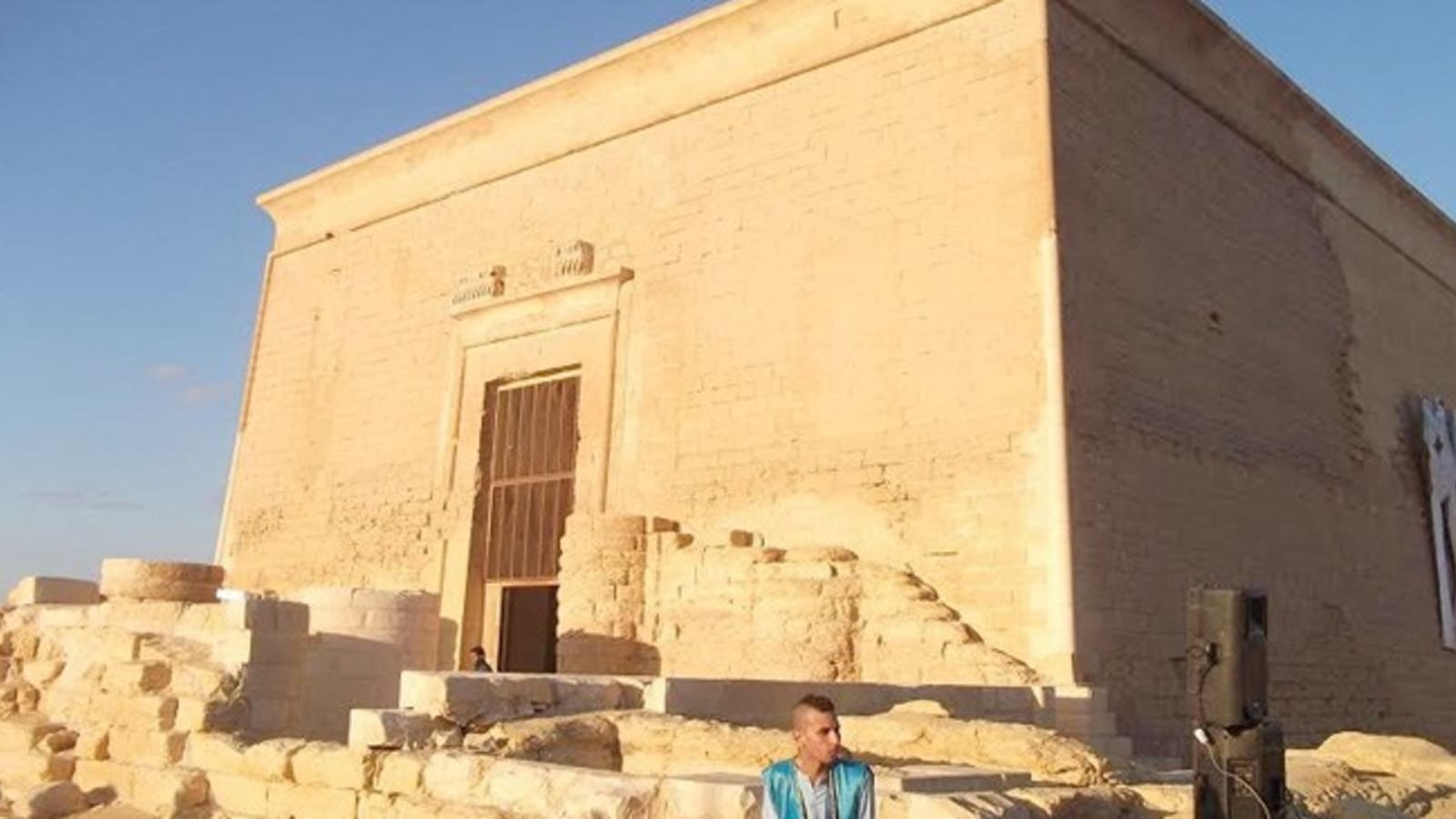 10-Hour Faiyum Oasis Tour with Meidum and Hawara Pyramids