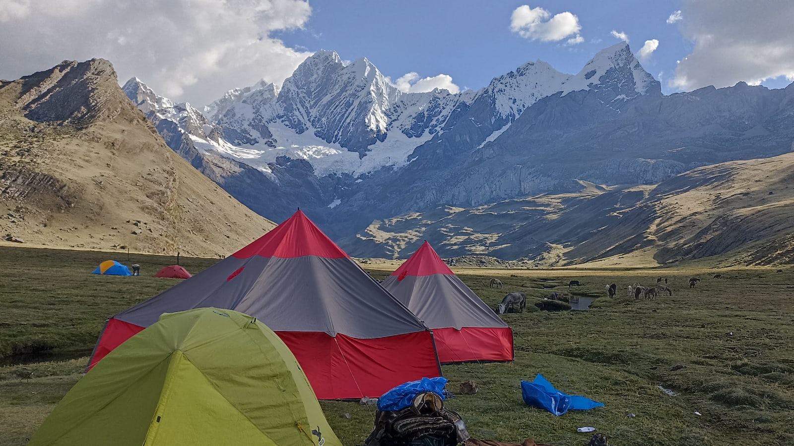 10 Días de Trekking en la Cordillera Huayhuash con campamentos de altura