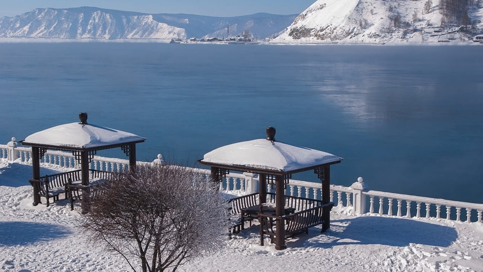 6-Hour Baikal Lake and Listvyanka Tour with Chersky Stone