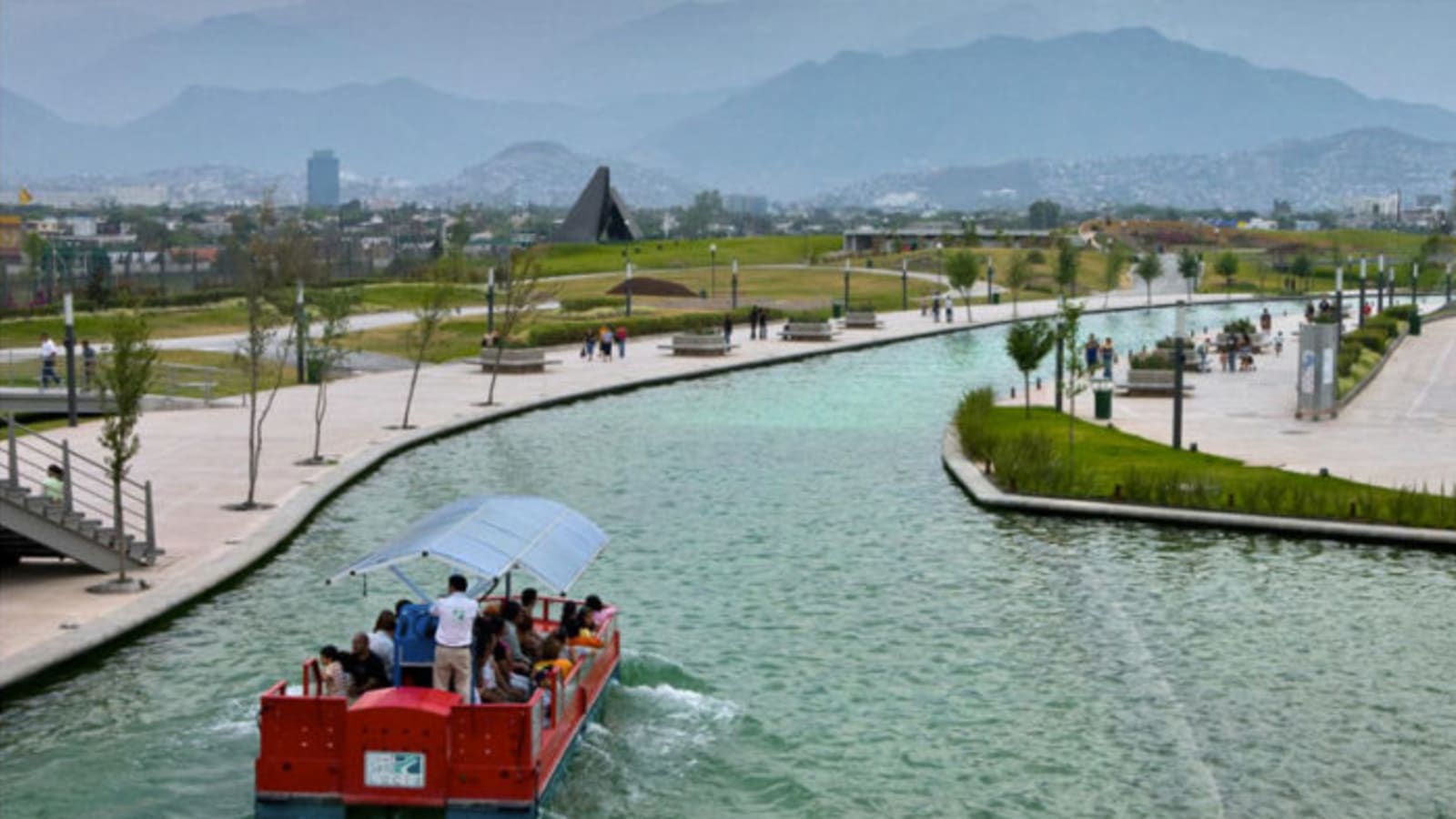 4-Hour Downtown Monterrey Boat Tour with Paseo Santa Lucia