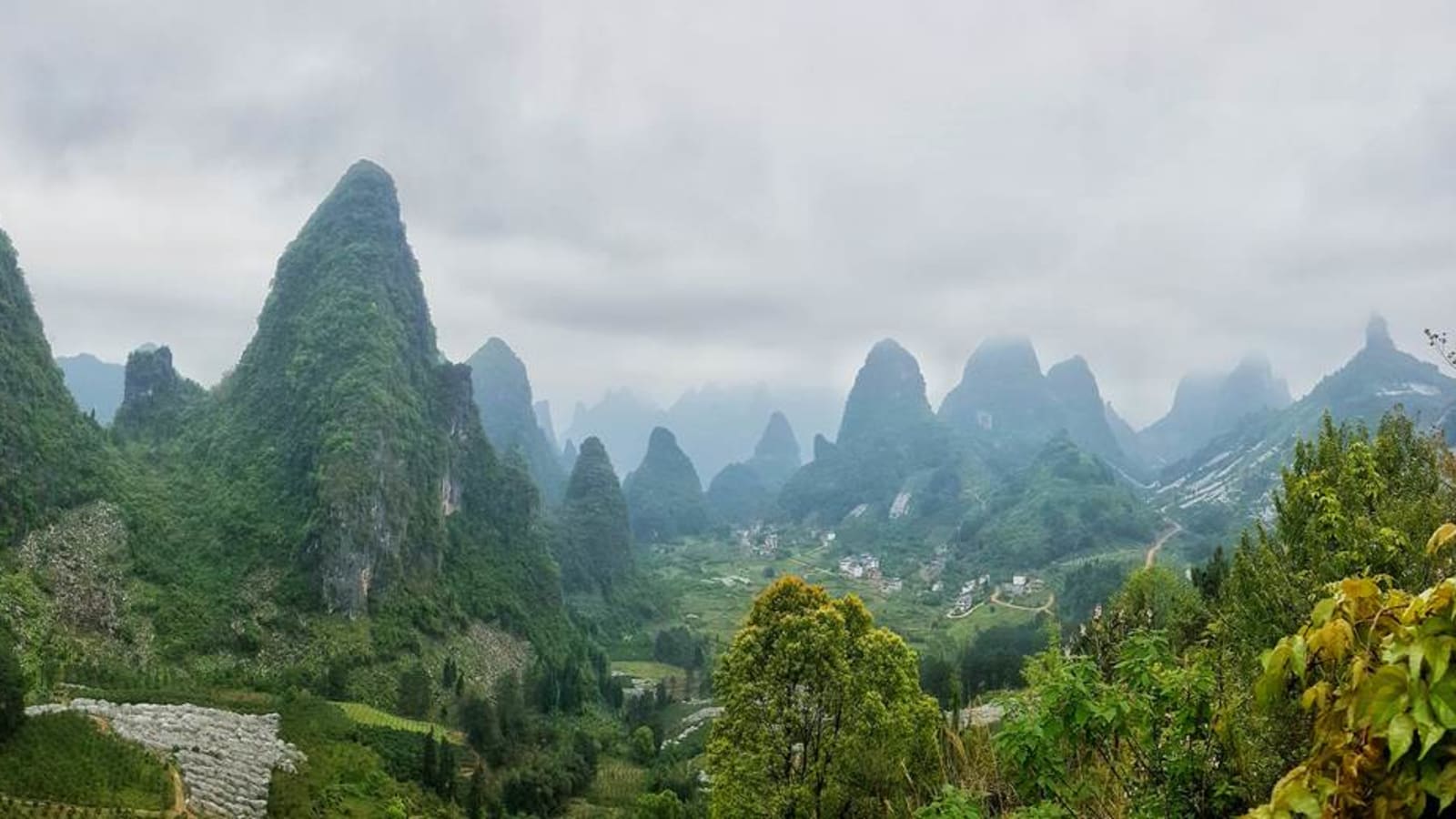 8-Hour Guilin Bike Tour with Moon Hill Hike and Li River Walk