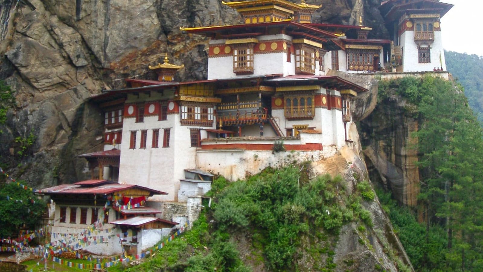 7-Day Bhutan Highlights Tour from Thimphu with Tiger's Nest Hike