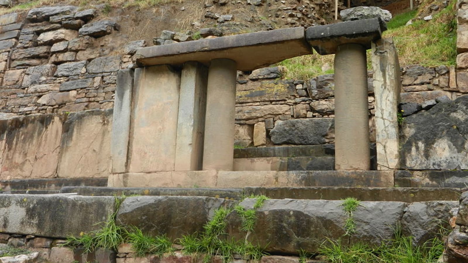 Full-Day Chavín de Huántar Tour with Querococha Lake