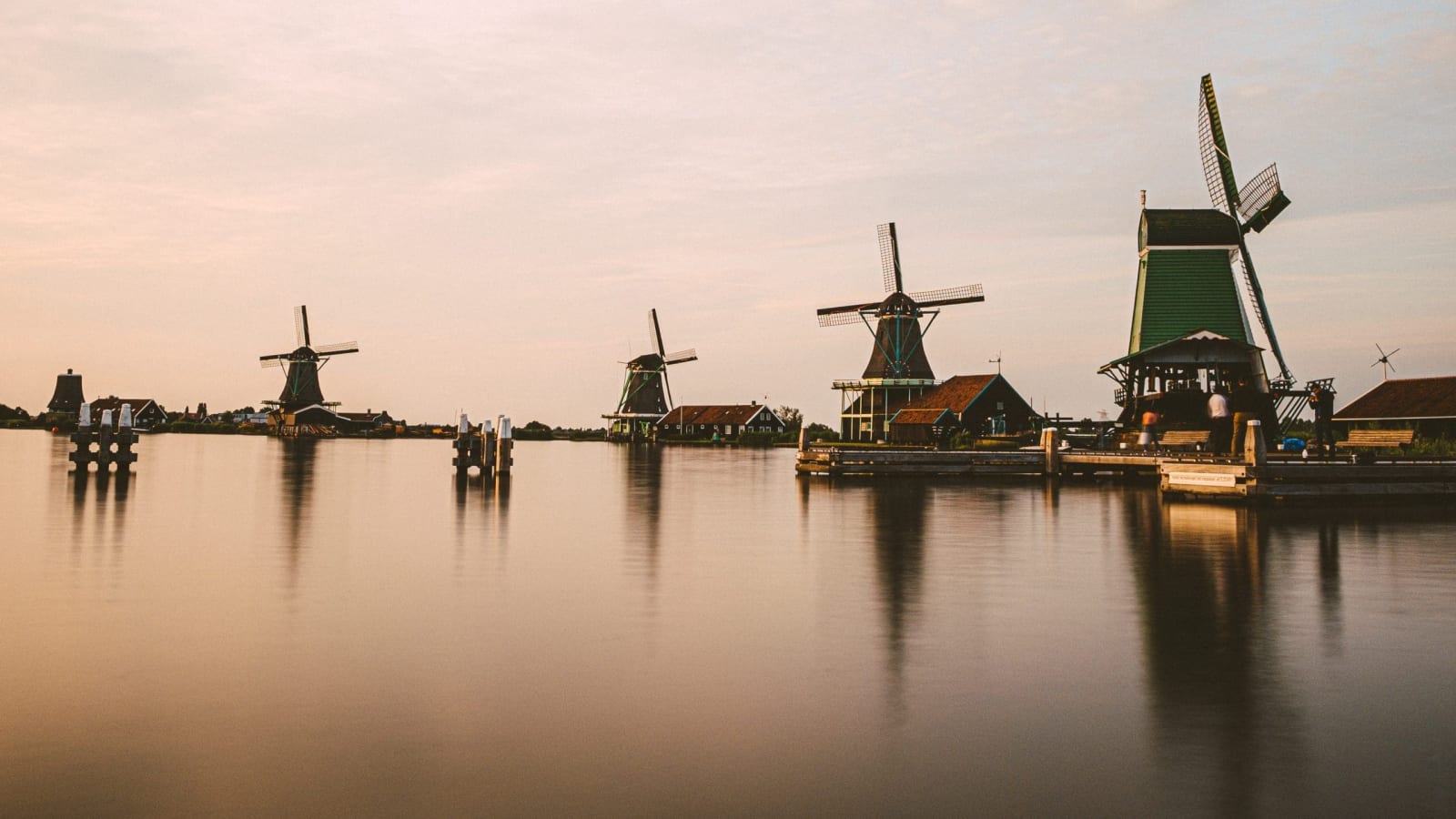 2-Day Dutch Culture Tour from Amsterdam with Zaanse Schans and Giethoorn