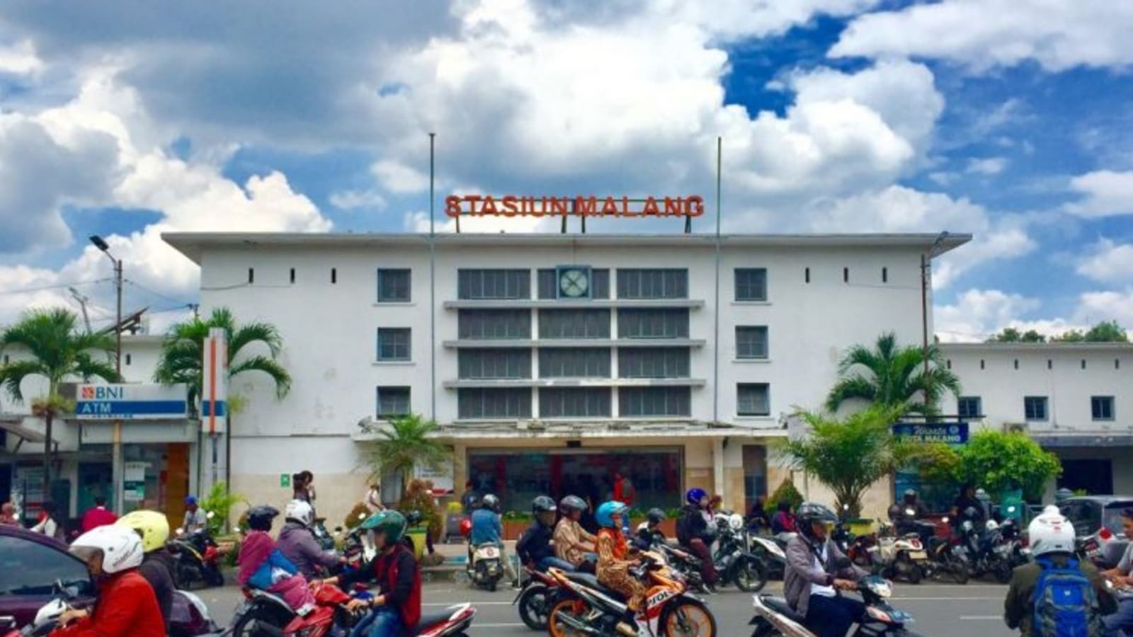 2-Hour Malang Colonial Heritage Walking Tour in East Java