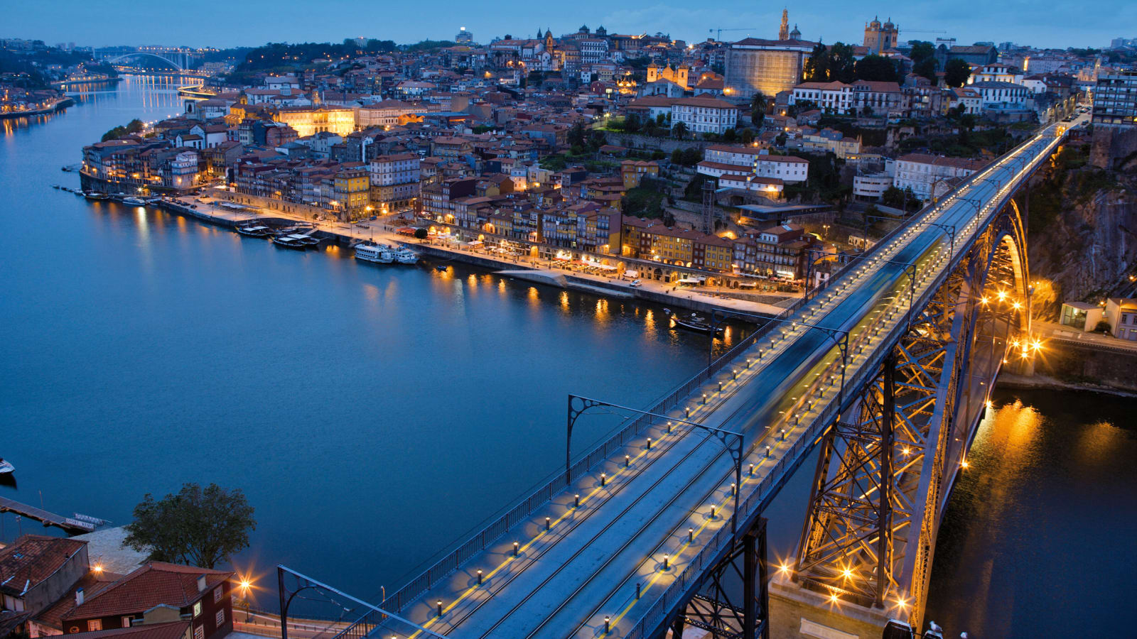 8-Day Coastal Cycling Tour from Porto to Lisbon with Aveiro and Óbidos