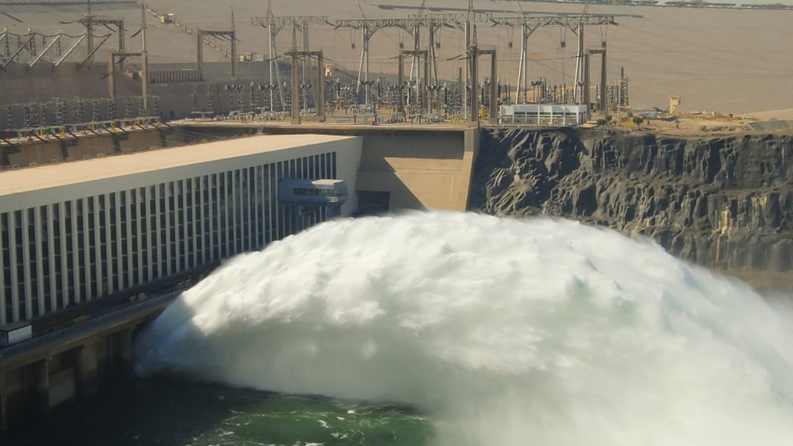 4-Hour Aswan Temple and High Dam Tour with Philae by Motorboat