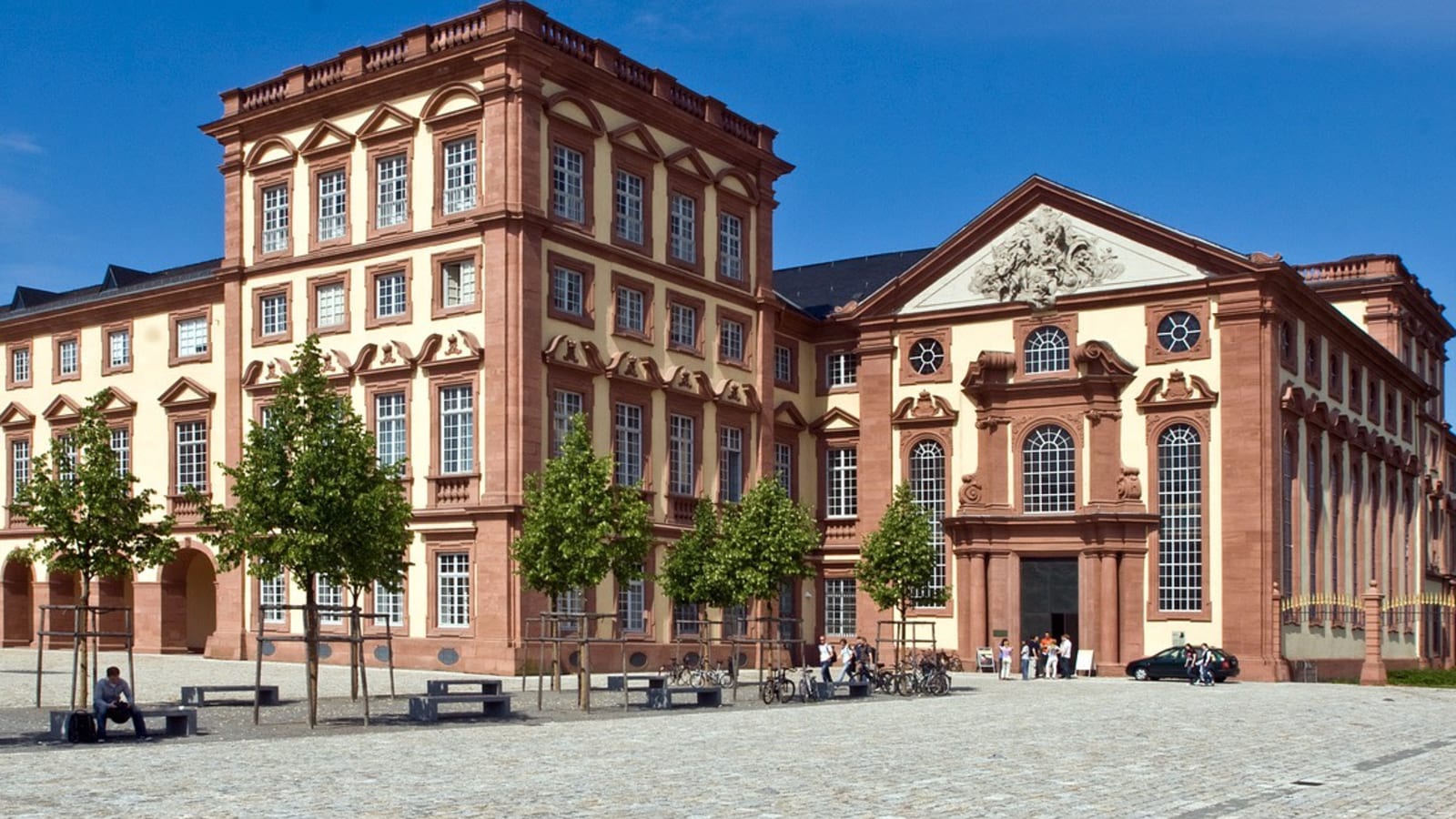 3-Hour Private Walking Tour of Mannheim with Mannheim Castle