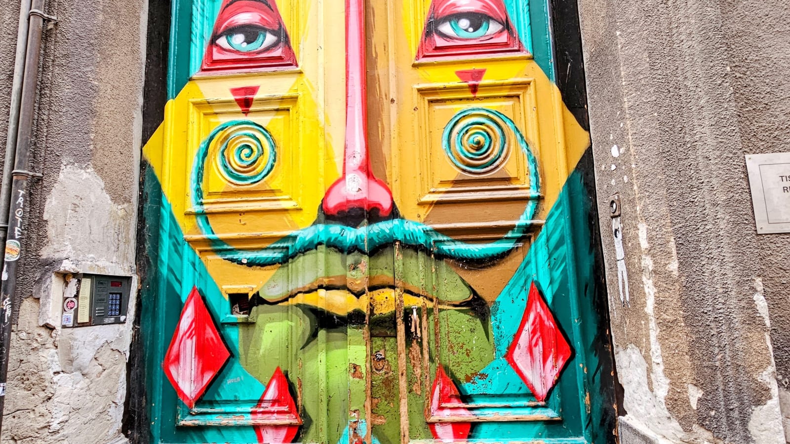 2-Hour Budapest Jewish Quarter and Street Art Tour with Ruin Bars