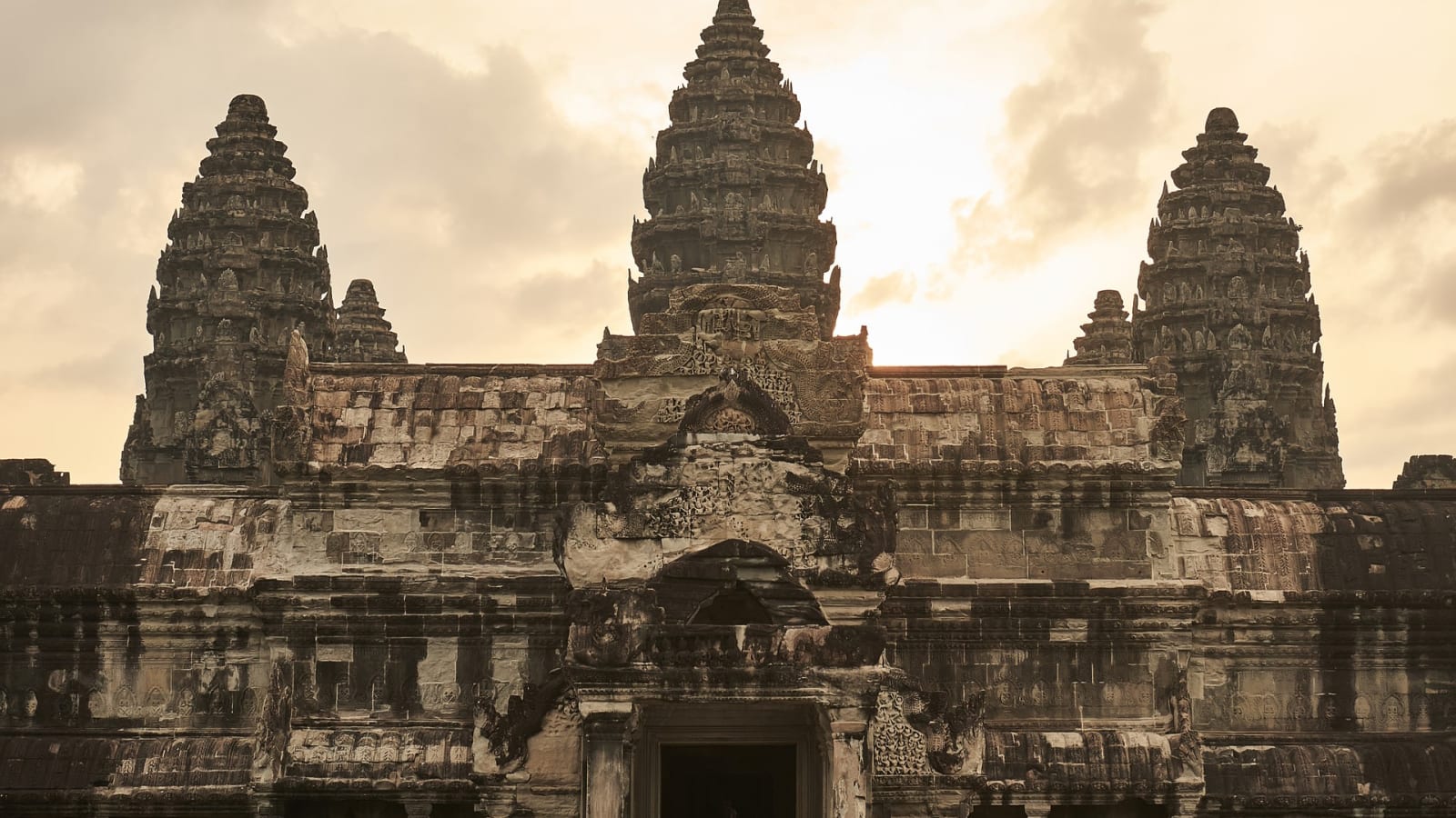 1-Day Angkor Temples Tour in Siem Reap with Phnom Bakheng Sunset