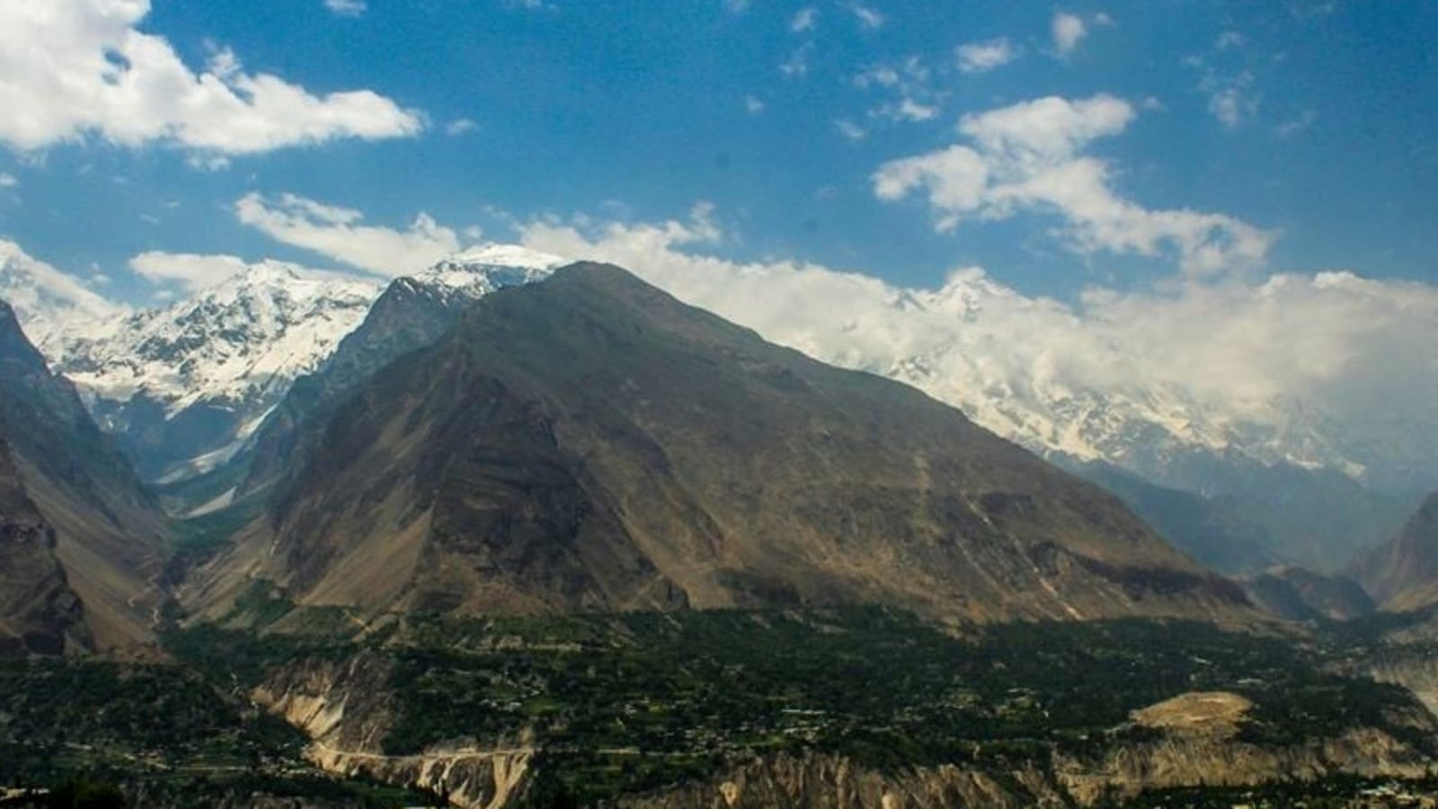 6-Day Hunza Valley and Gilgit Adventure Tour from Islamabad
