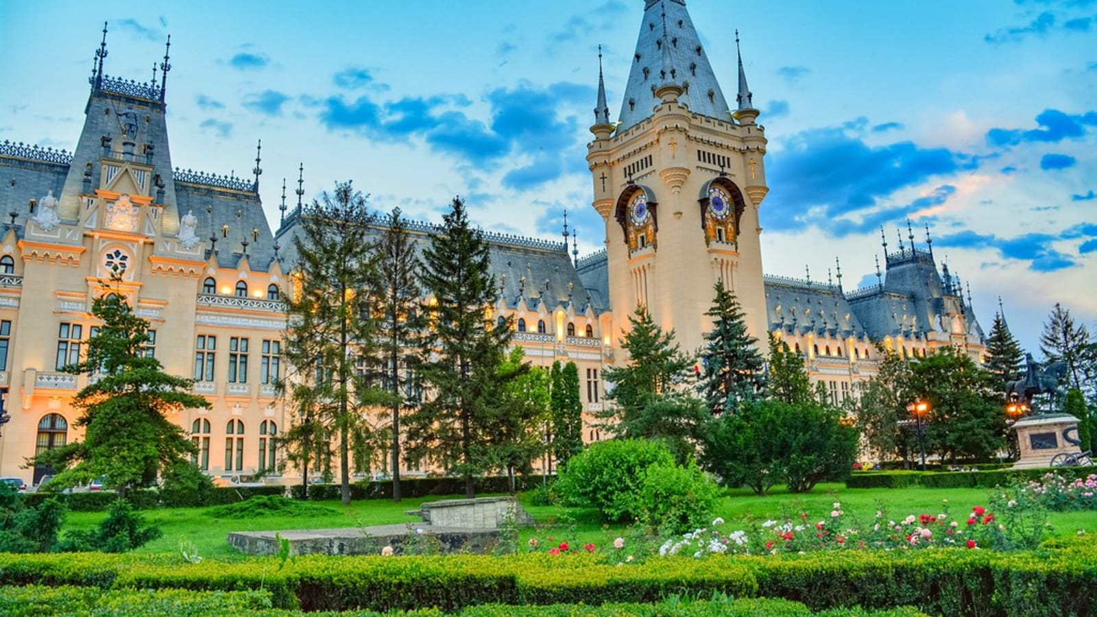 Full-Day Iași City Tour with Palace of Culture and Golia Monastery