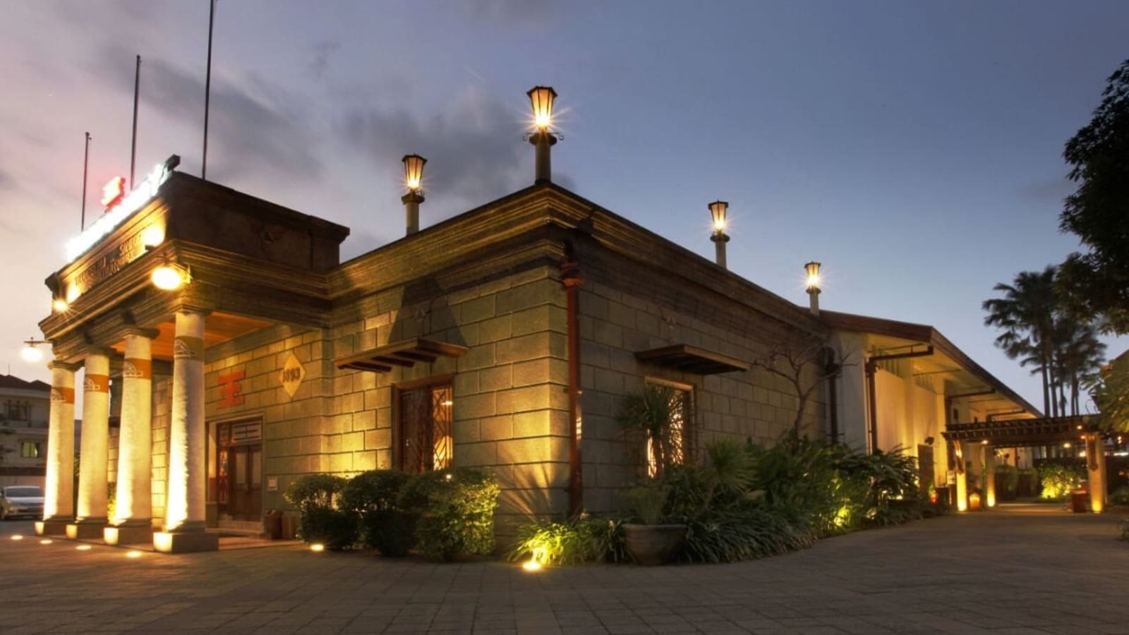 1-Day Surabaya City Tour with Monkasel and House of Sampoerna