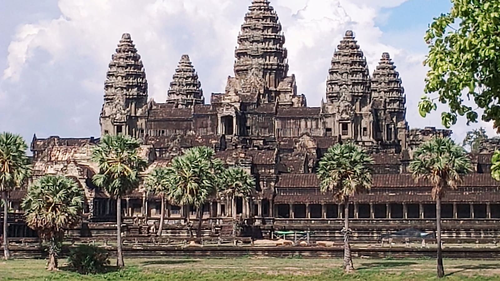 2-Day Angkor Wat Sunrise Tour with Beng Mealea and Tonle Sap