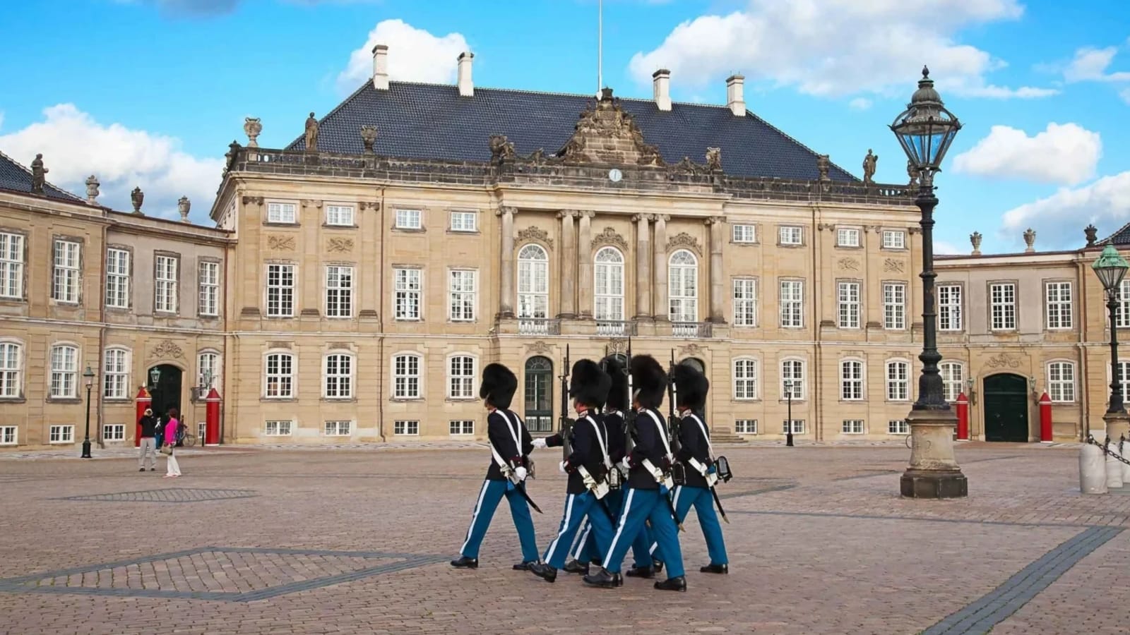 5-Hour Copenhagen Bike Tour with Royal Landmarks and Canals