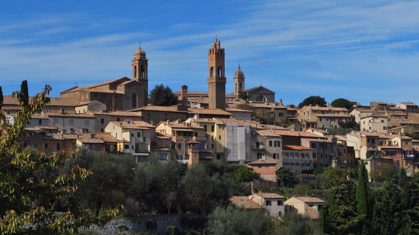 3-Hour Montalcino and Sant'Antimo Abbey Tour with Brunello Views