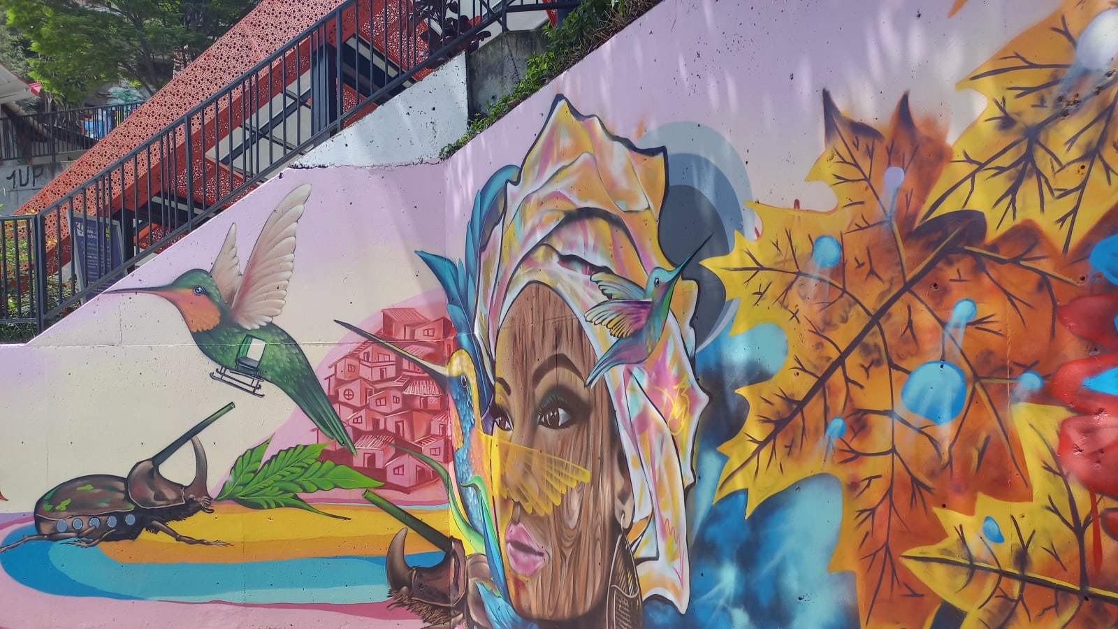 3-Hour Comuna 13 Tour in Medellín with Street Art and Local Guide