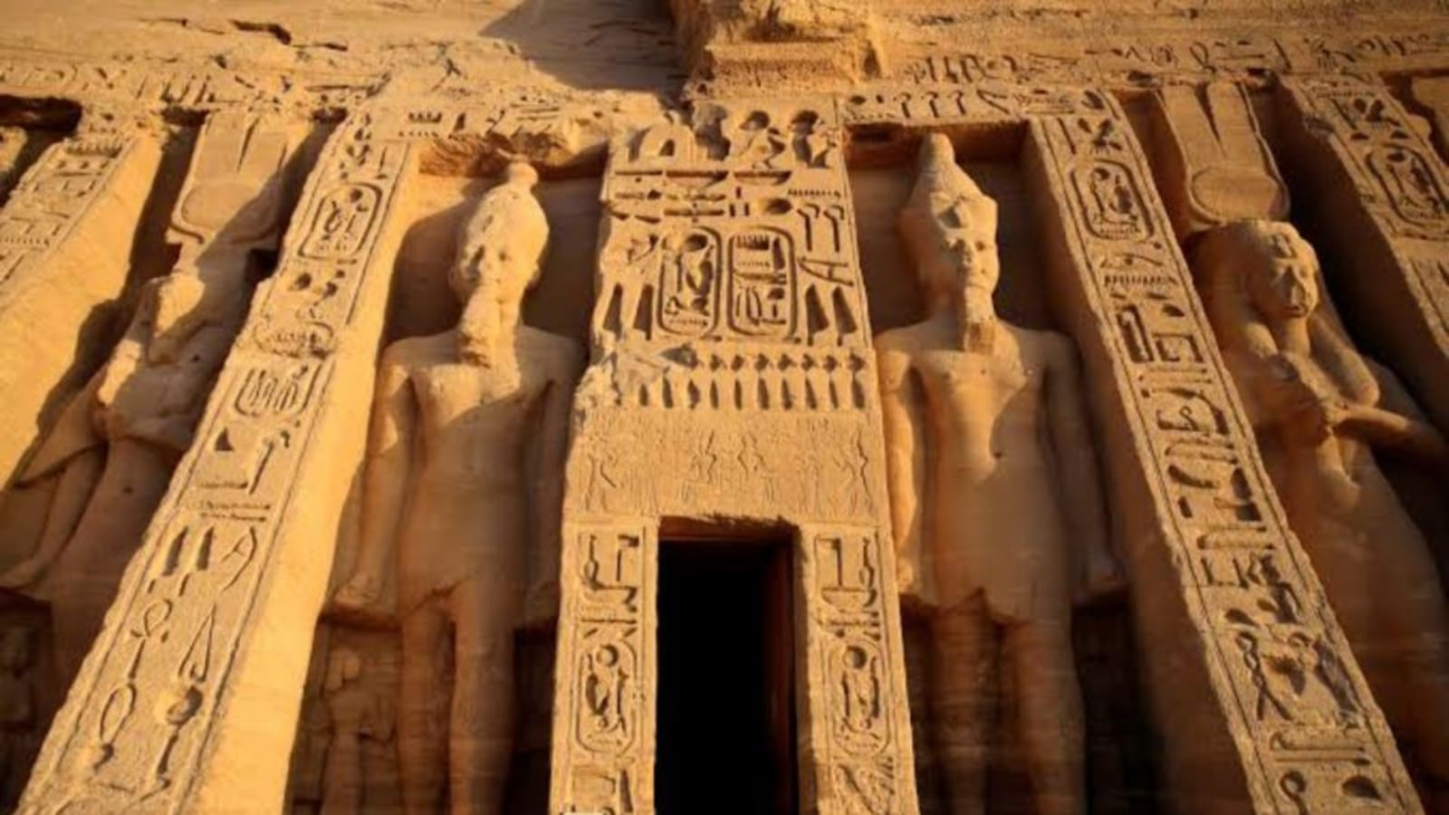 1-Day Abu Simbel Temples Tour from Aswan with Egyptologist Guide