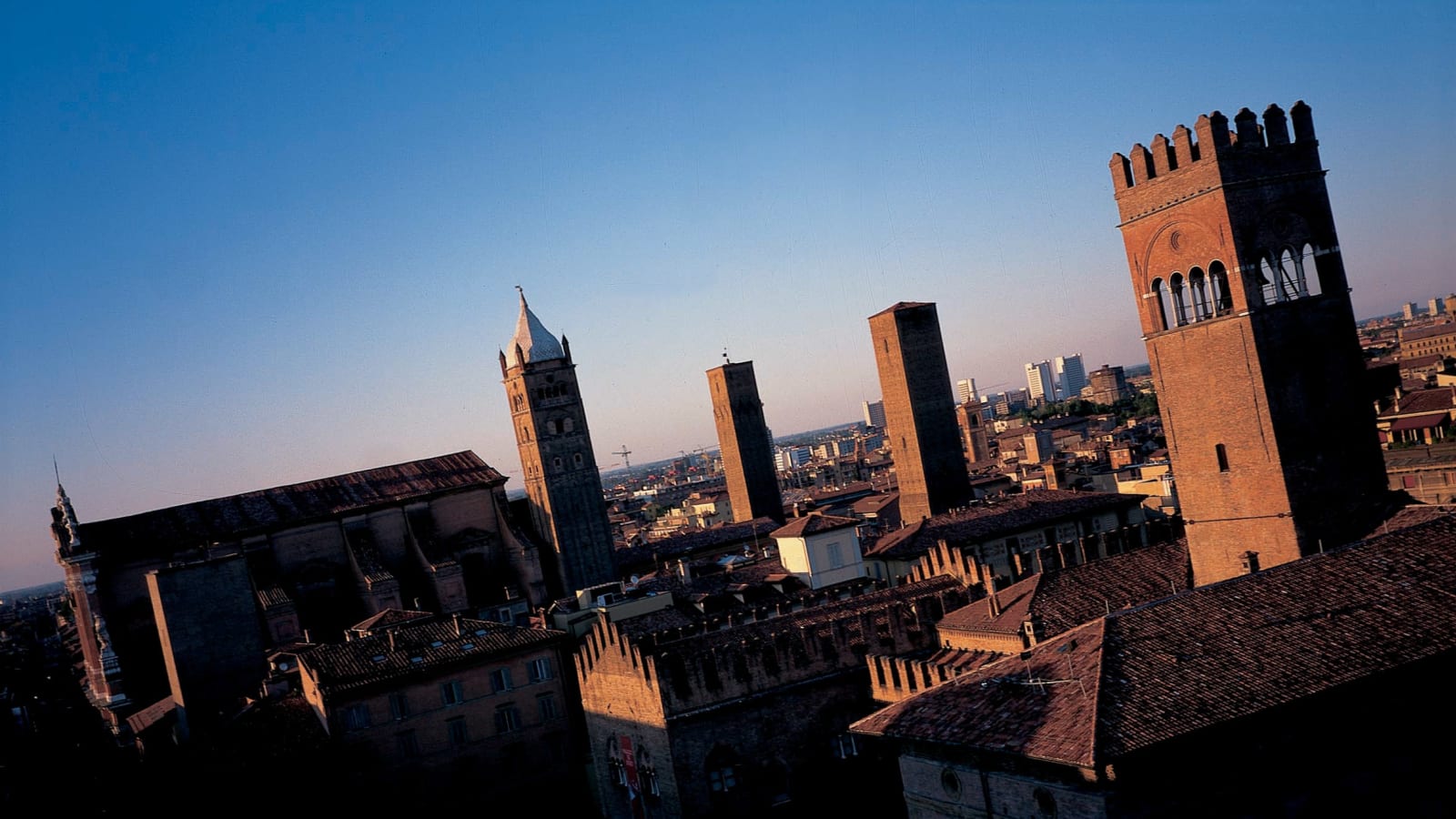 2-Hour Walking Tour of Bologna with Quadrilatero Food Market