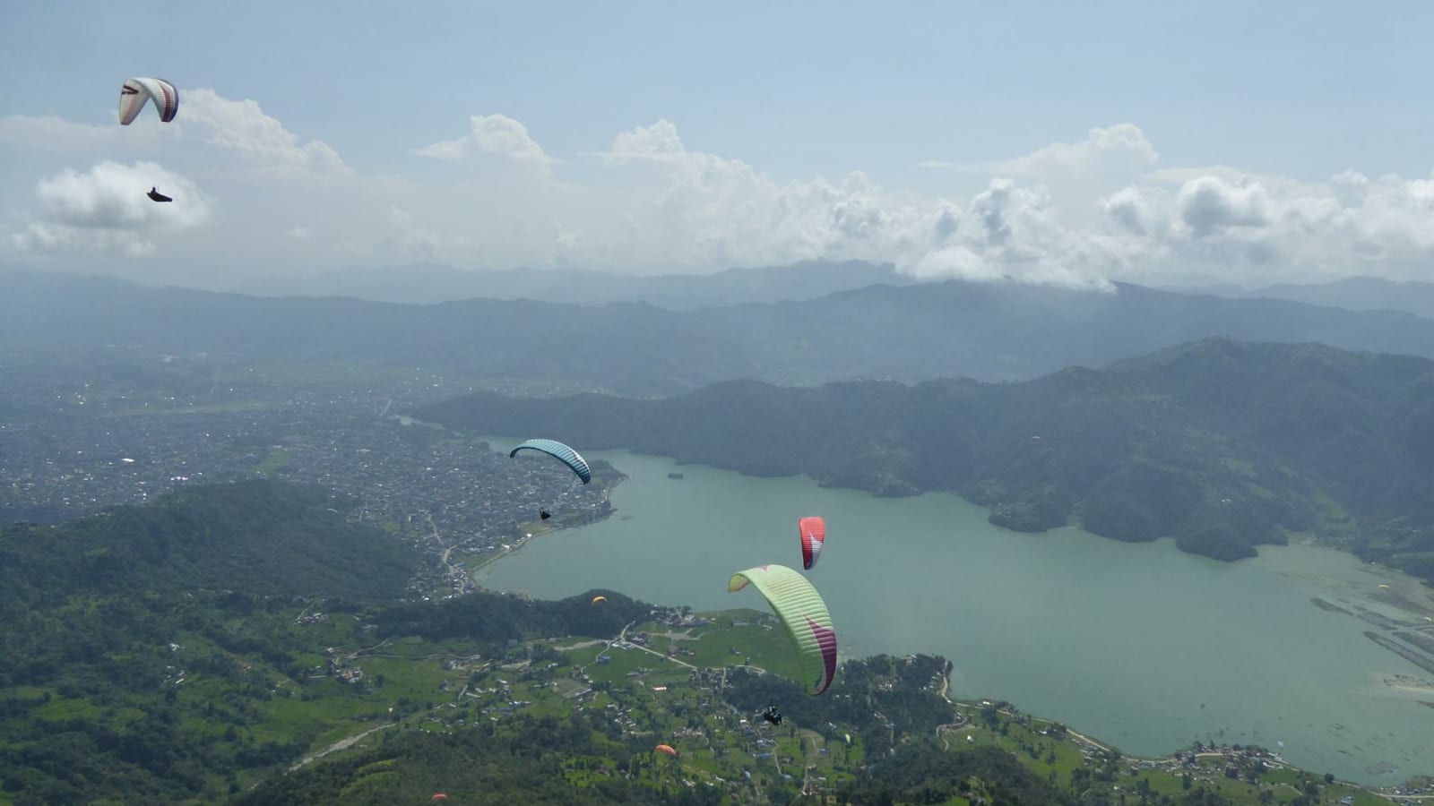1-Hour Paragliding Tour in Pokhara with Himalayan Views