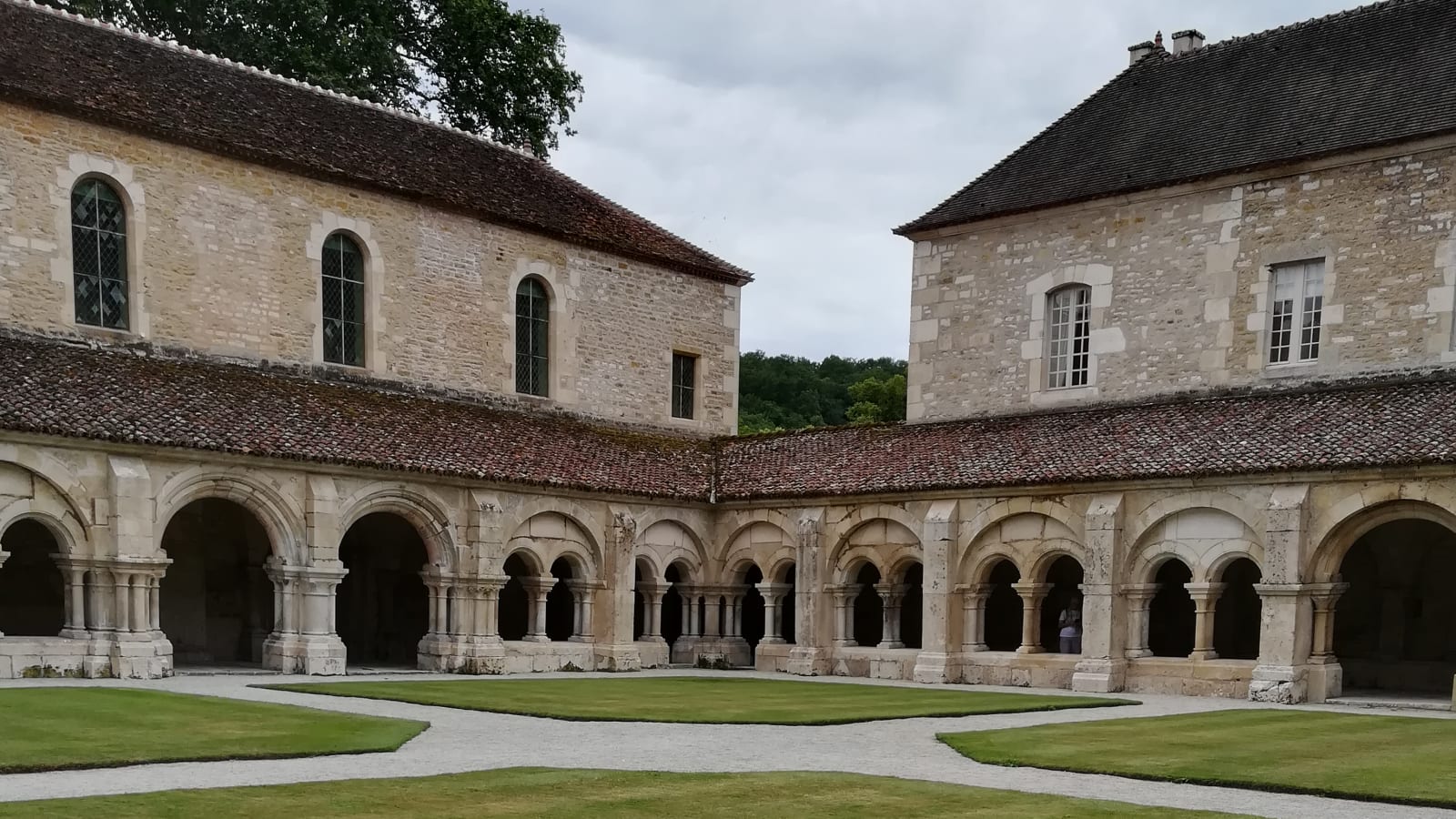 Full-Day Burgundy Tour to Fontenay Abbey and Semur-en-Auxois
