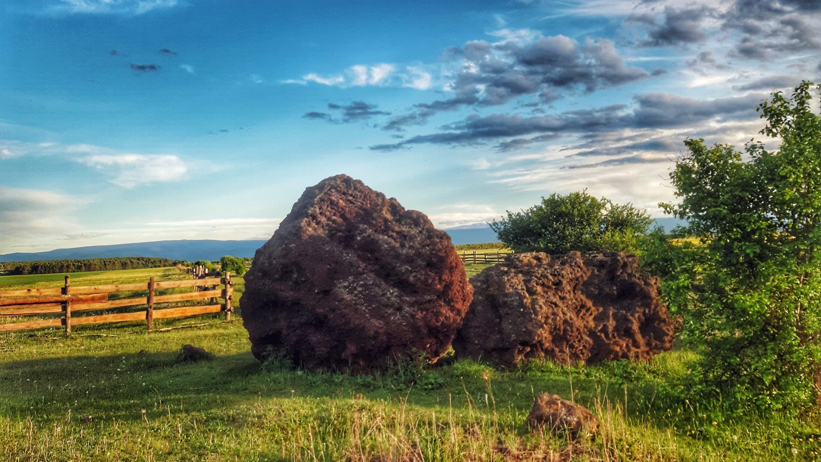 2-Day Arshan and Tunka Valley Tour with Lake Baikal and Volcanoes
