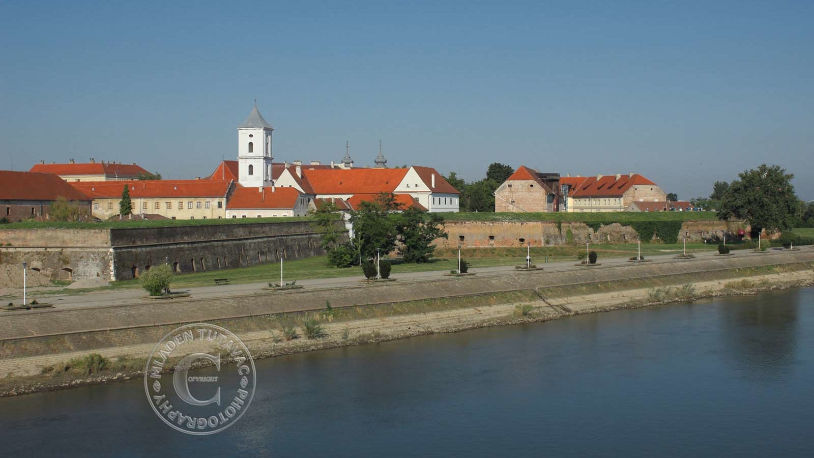 4-Hour Osijek City Tour with Optional Wine Tasting