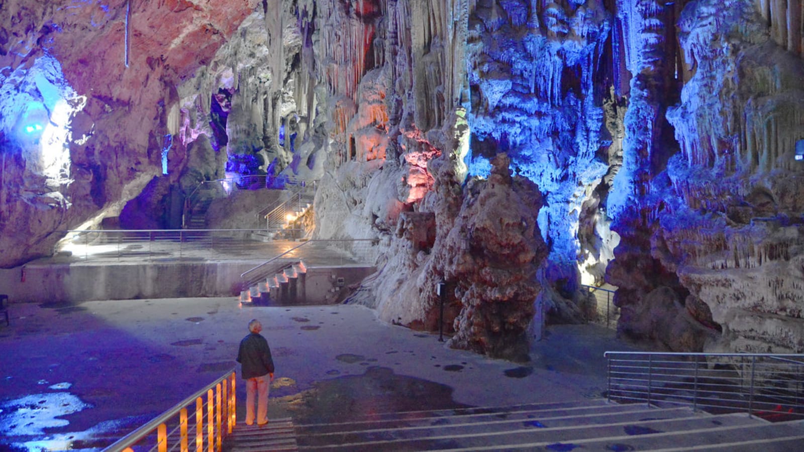 4-Hour Cagnano Varano Caves and Necropolis Tour