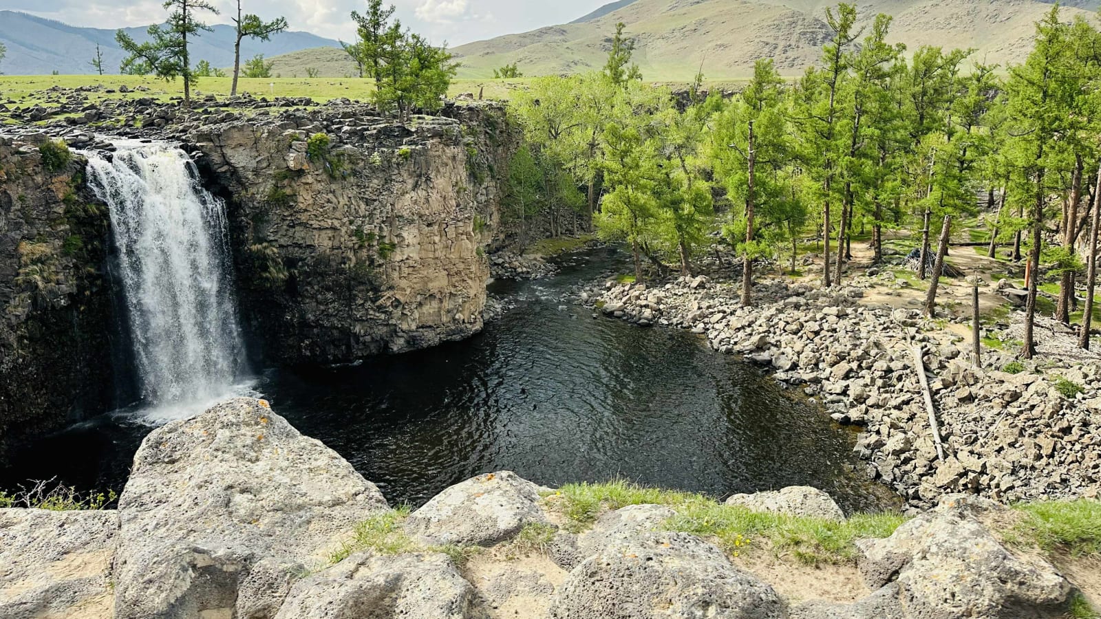 7-Day Mongolia Tour through Monasteries, Hot Springs and Sand Dunes