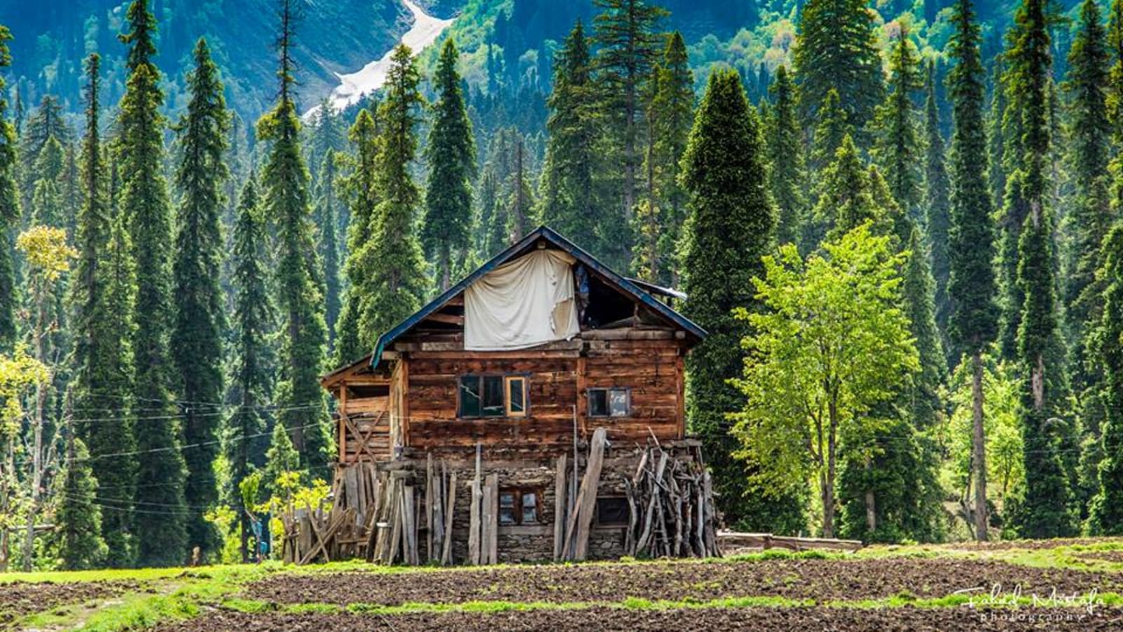 4-Day Keran and Sharda Tour from Lahore with Aurang Kel Hike