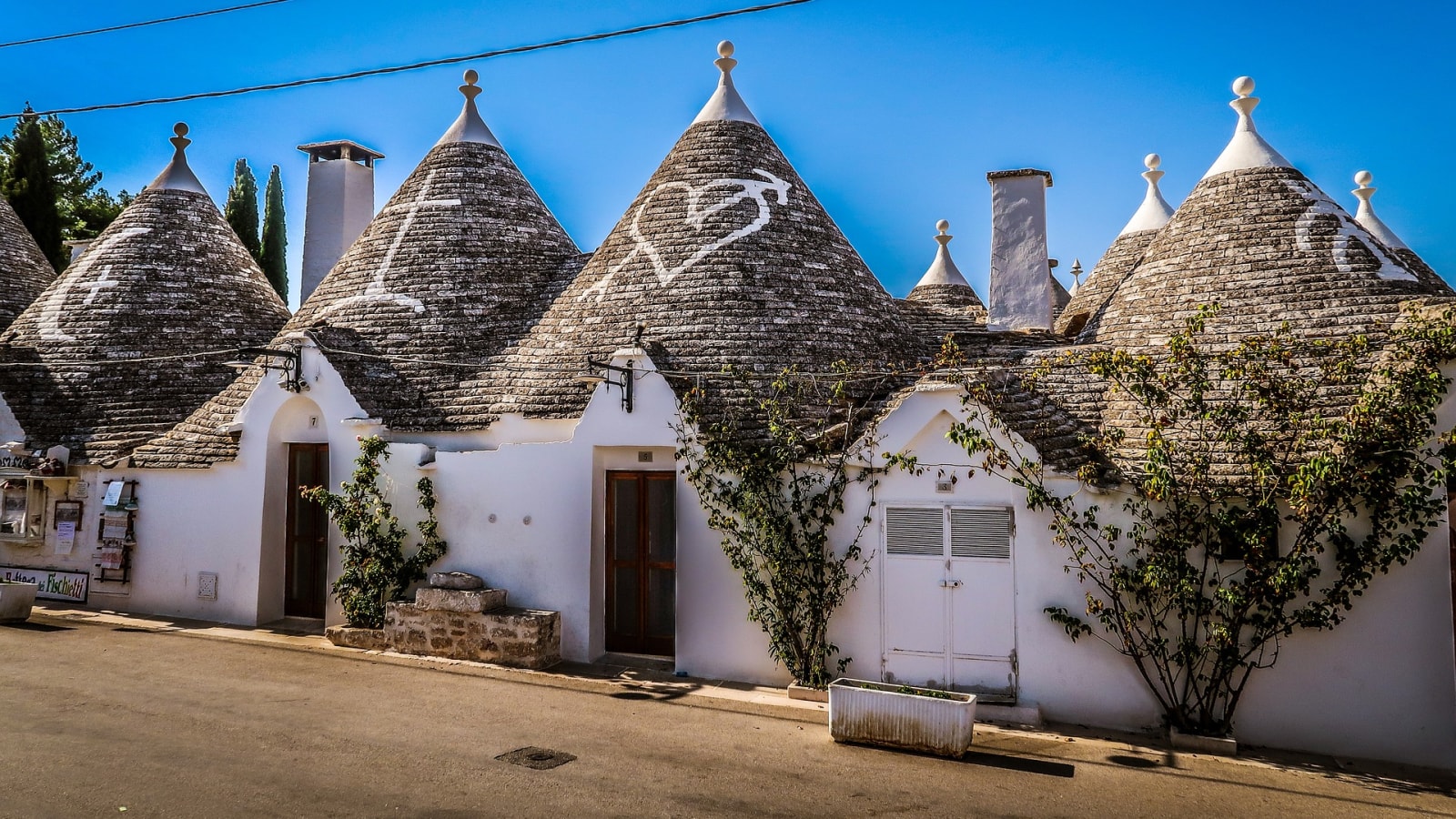 2-Hour Private Alberobello Walking Tour with Trulli and Rosolio