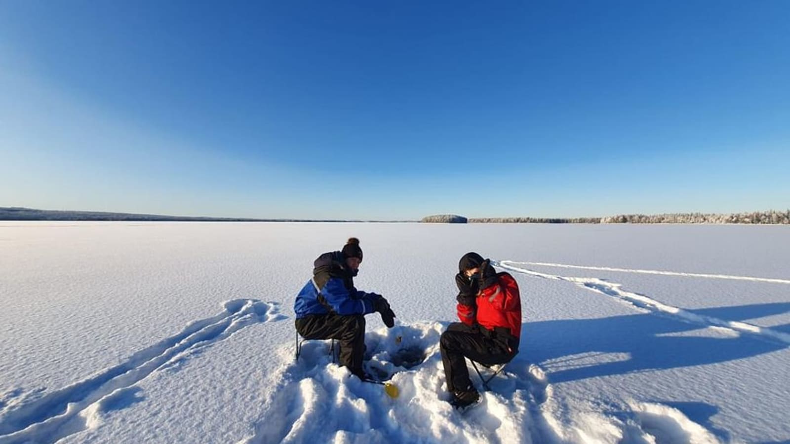 4-Hour Snowmobile and Ice Fishing Tour in Rovaniemi with BBQ