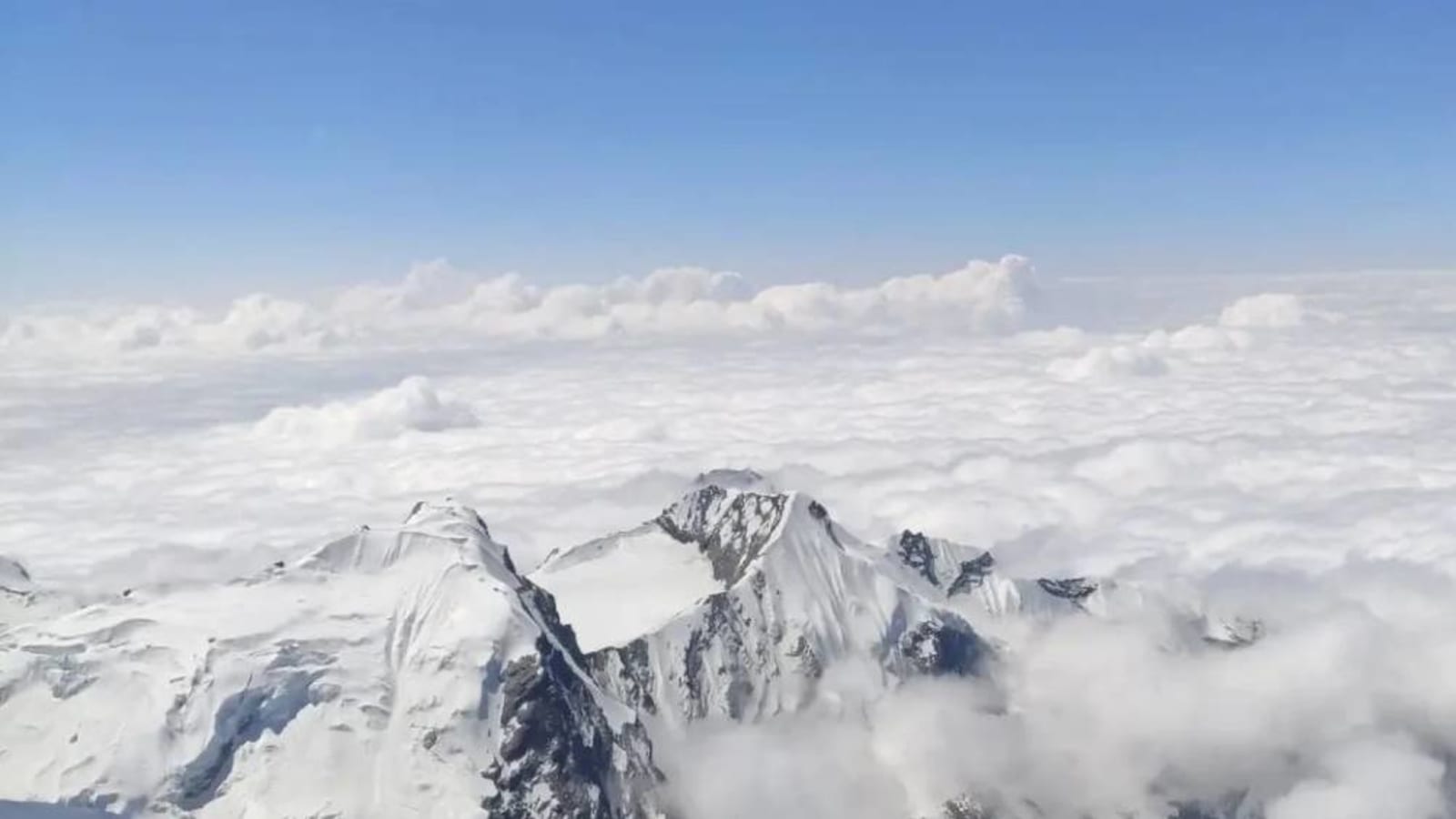 18-Day Mera Peak Climbing Expedition in Nepal via Hinku Valley