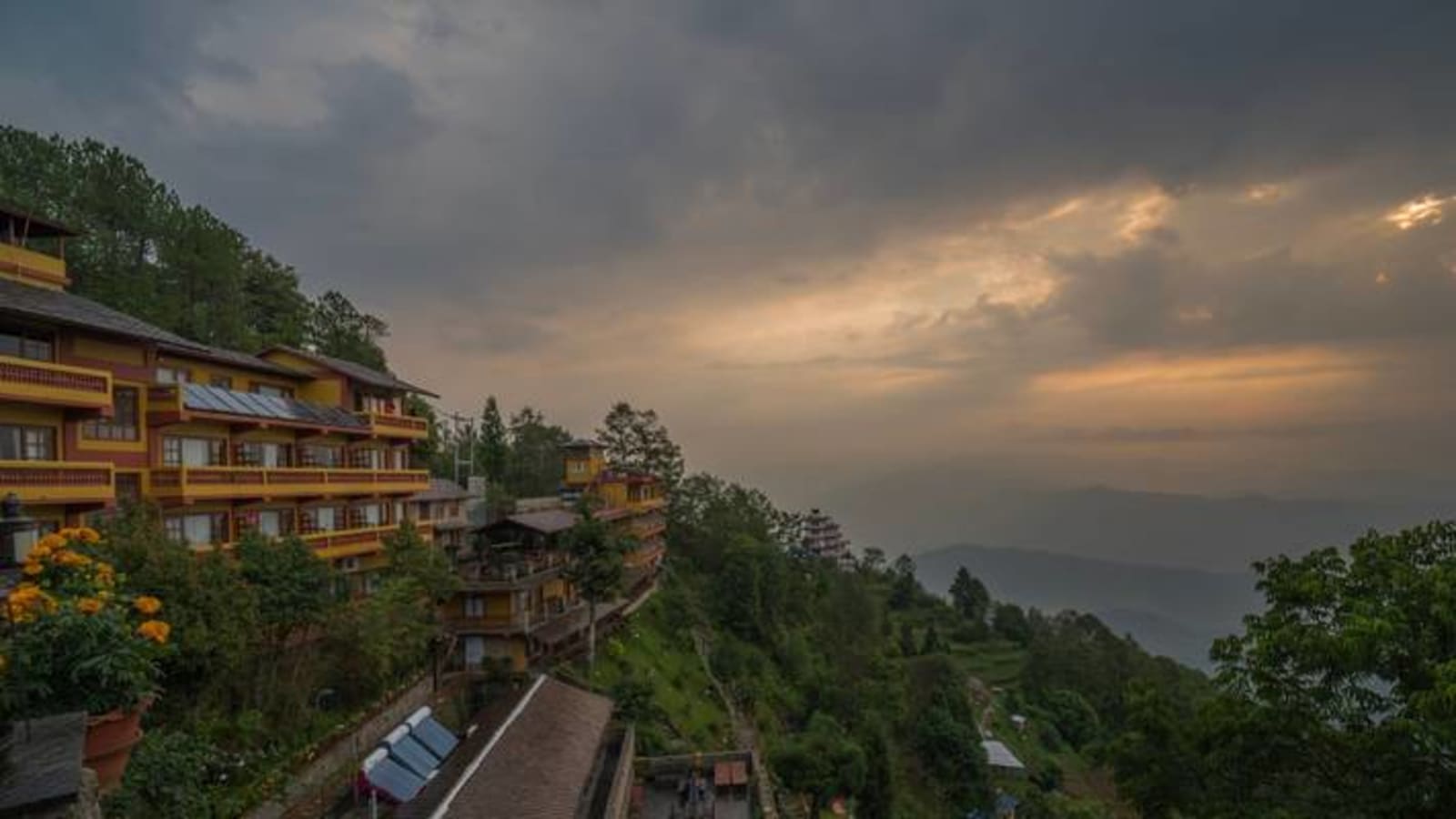 5-Day Chisapani Nagarkot Hiking Tour with Changunarayan Temple
