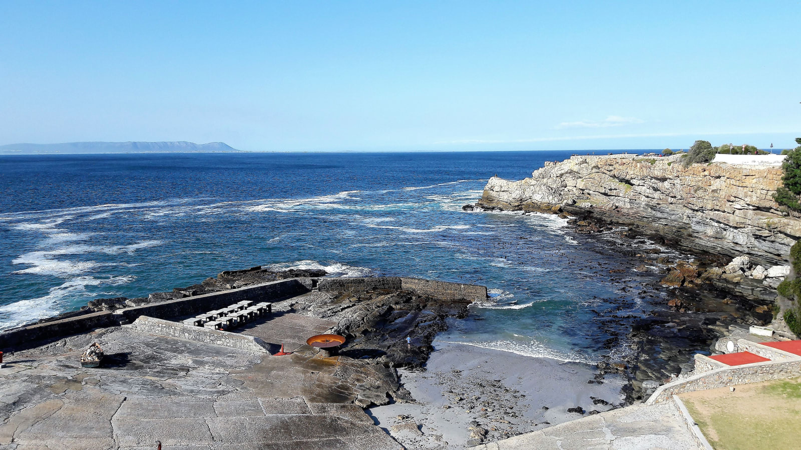 1-Day Whale Watching Shore Excursion from Cape Town with Hermanus
