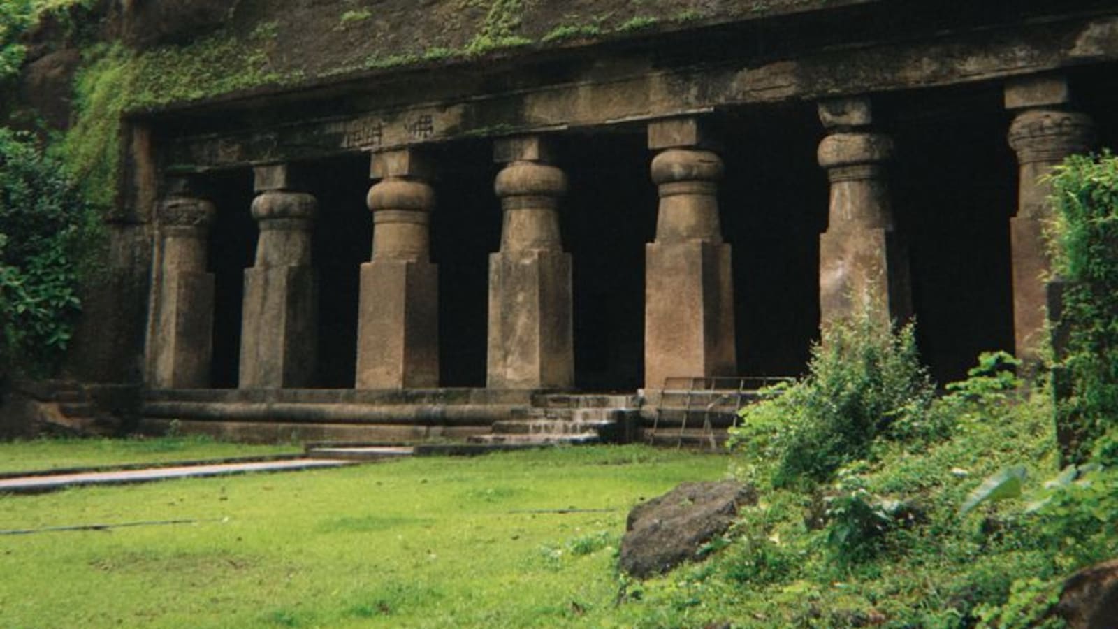 6-Hour Private Elephanta Caves Tour from Mumbai by Ferry