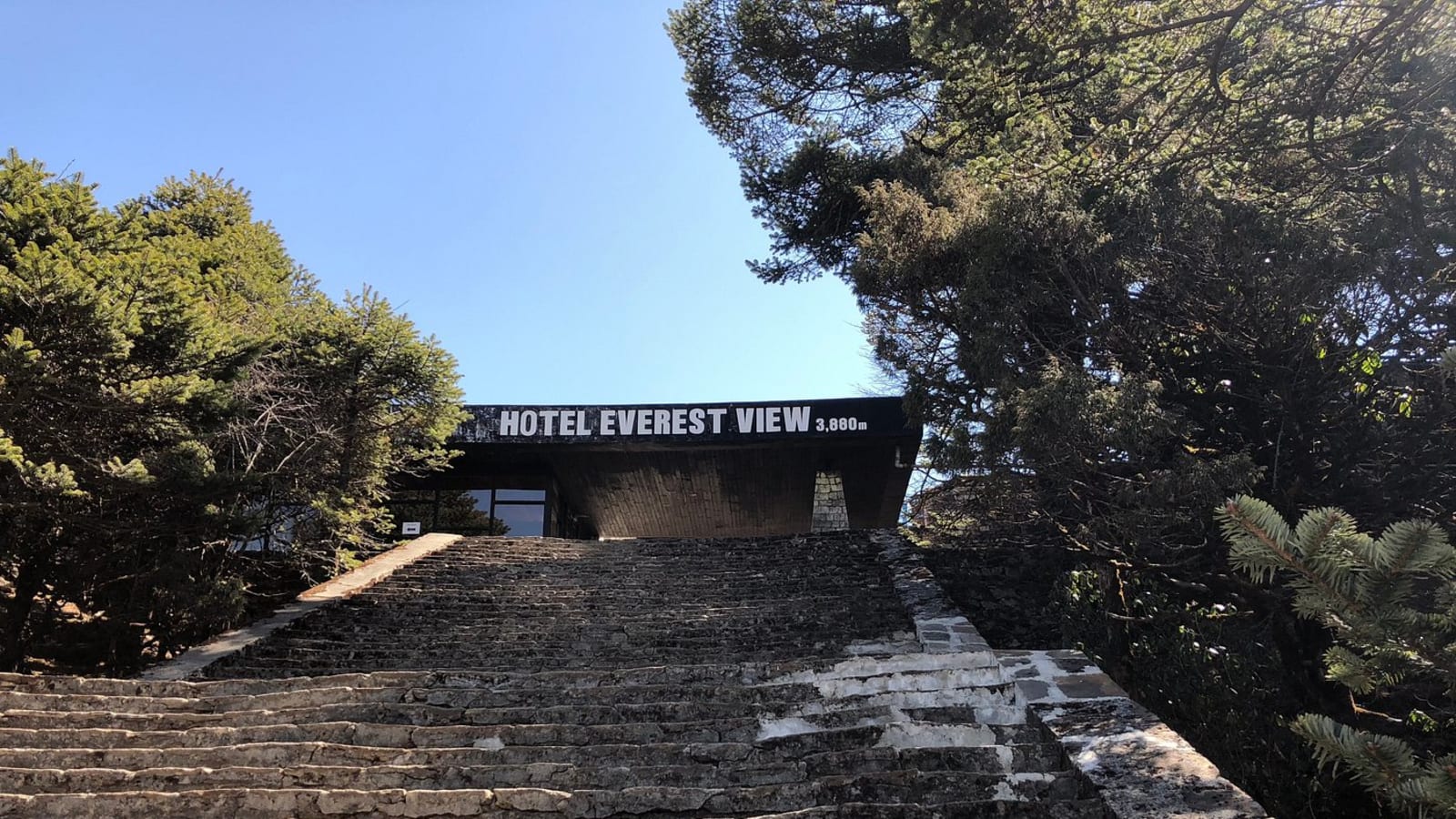 4-Day Everest Region Trek with Candlelight Dinner and Helicopter Return