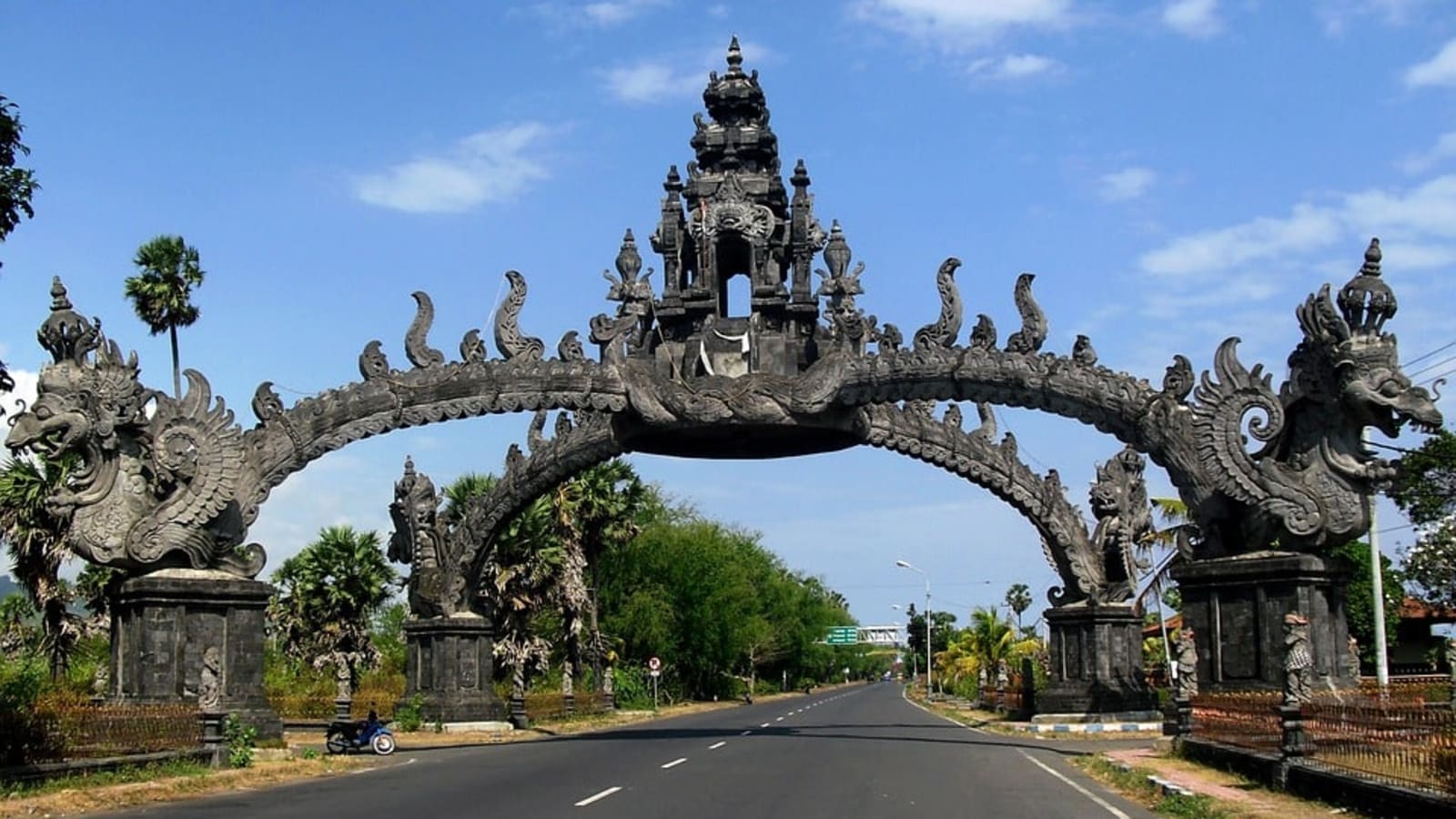 12-Day Indonesia Motorbike Tour from Yogyakarta to Bali Volcanoes