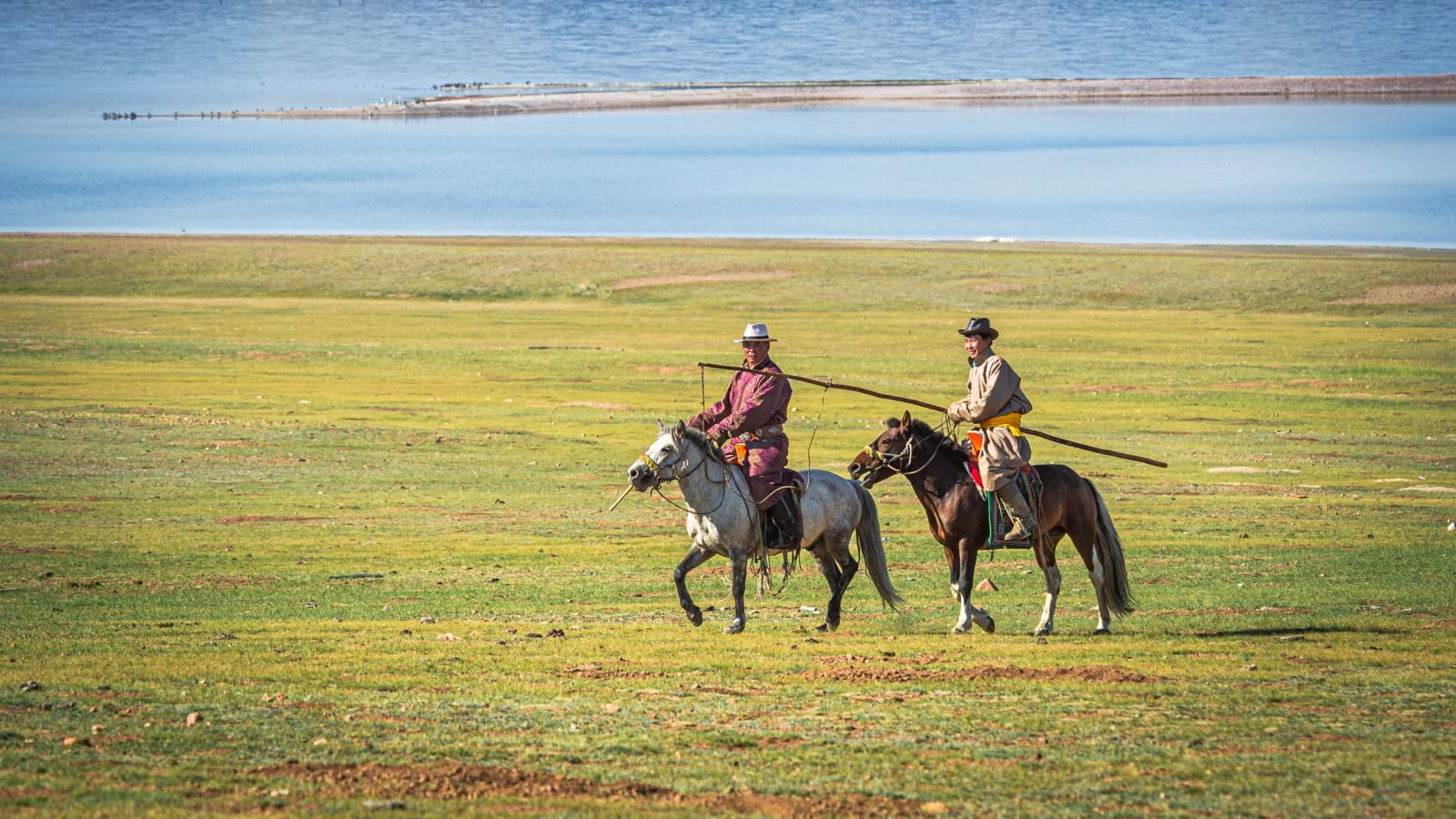 9-Day Mongolia Cultural Tour with Khuvsgul Lake and Reindeer Village