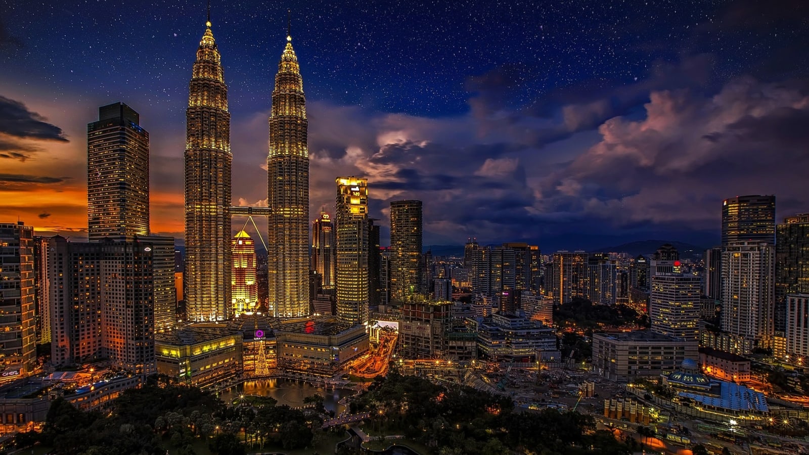 4-Day Kuala Lumpur Tour with Genting Highlands and Sunway Lagoon